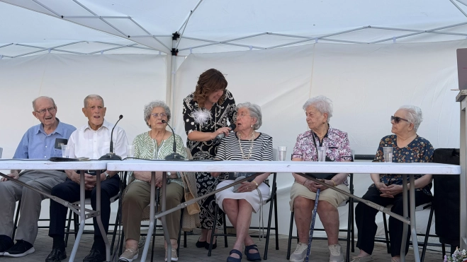 Los protagonistas durante la presentación de 'Historias de un pueblo'. Los protagonistas durante la presentación de 'Historias de un pueblo'.