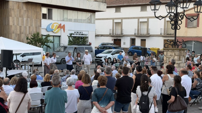Numeroso público se sumó a la cita. Numeroso público se sumó a la cita.