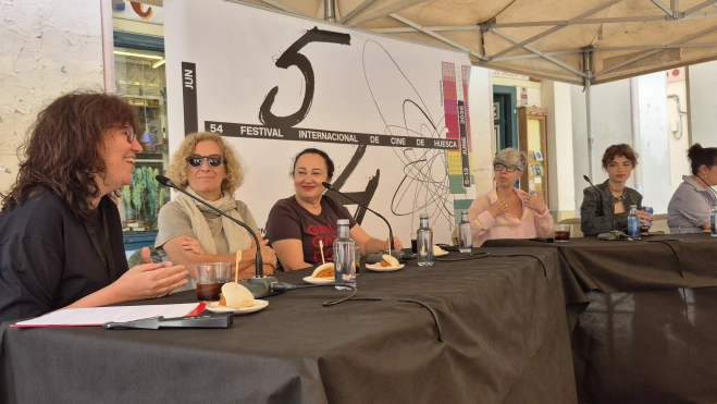 Chus Fenero, Mane Cisneros, Ángeles Hernández, Raquel Fernández, Gabriela Andrada y Estela Rasal. Foto Myriam Martínez Chus Fenero, Mane Cisneros, Ángeles Hernández, Raquel Fernández, Gabriela Andrada y Estela Rasal. Foto Myriam Martínez