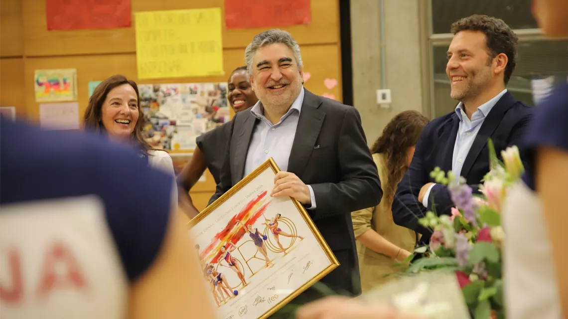 El presidente del CSD con el equipo español de gimnasia rítmica