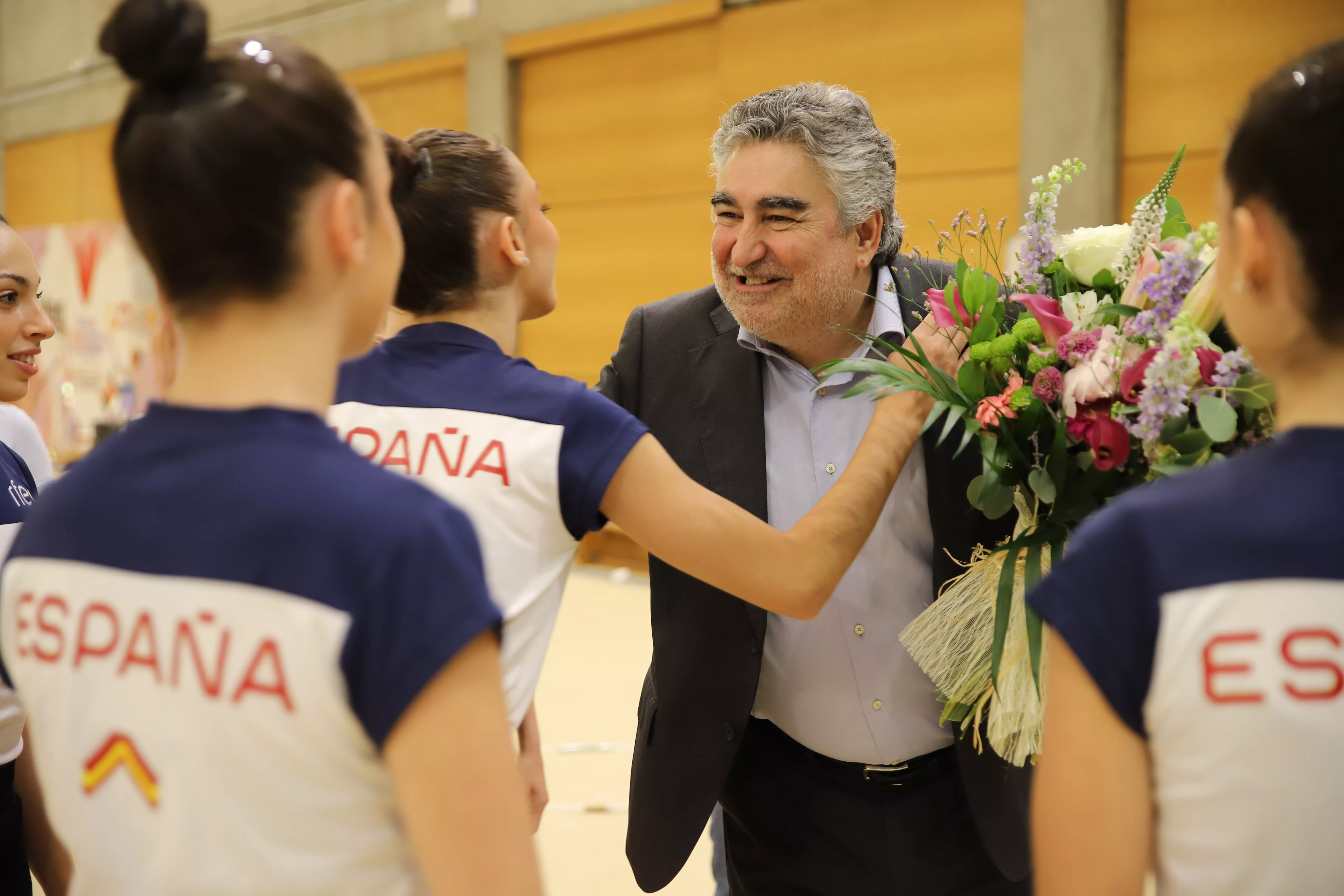 El presidente del CSD con el equipo español de gimnasia rítmica