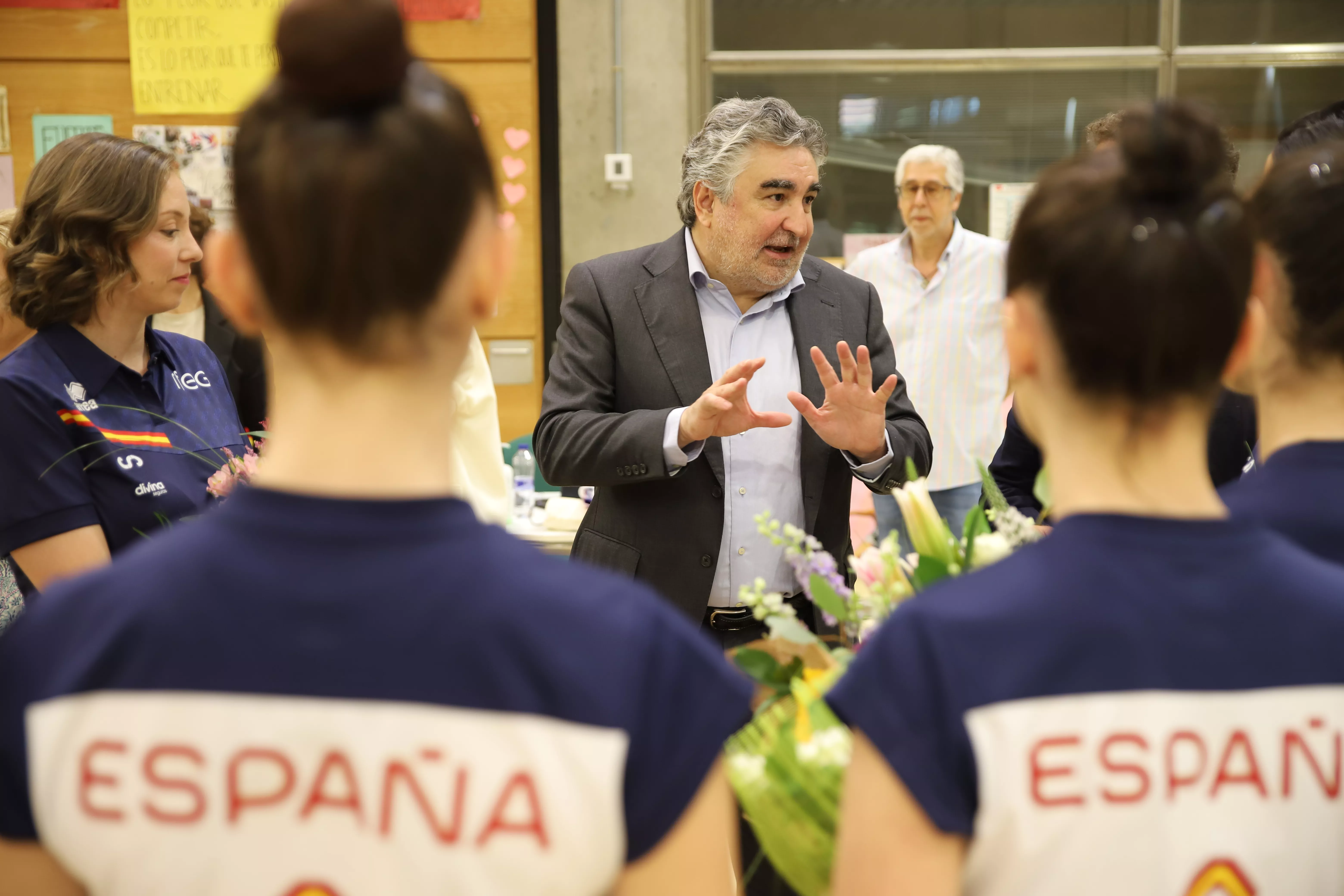 El presidente del CSD con el equipo español de gimnasia rítmica