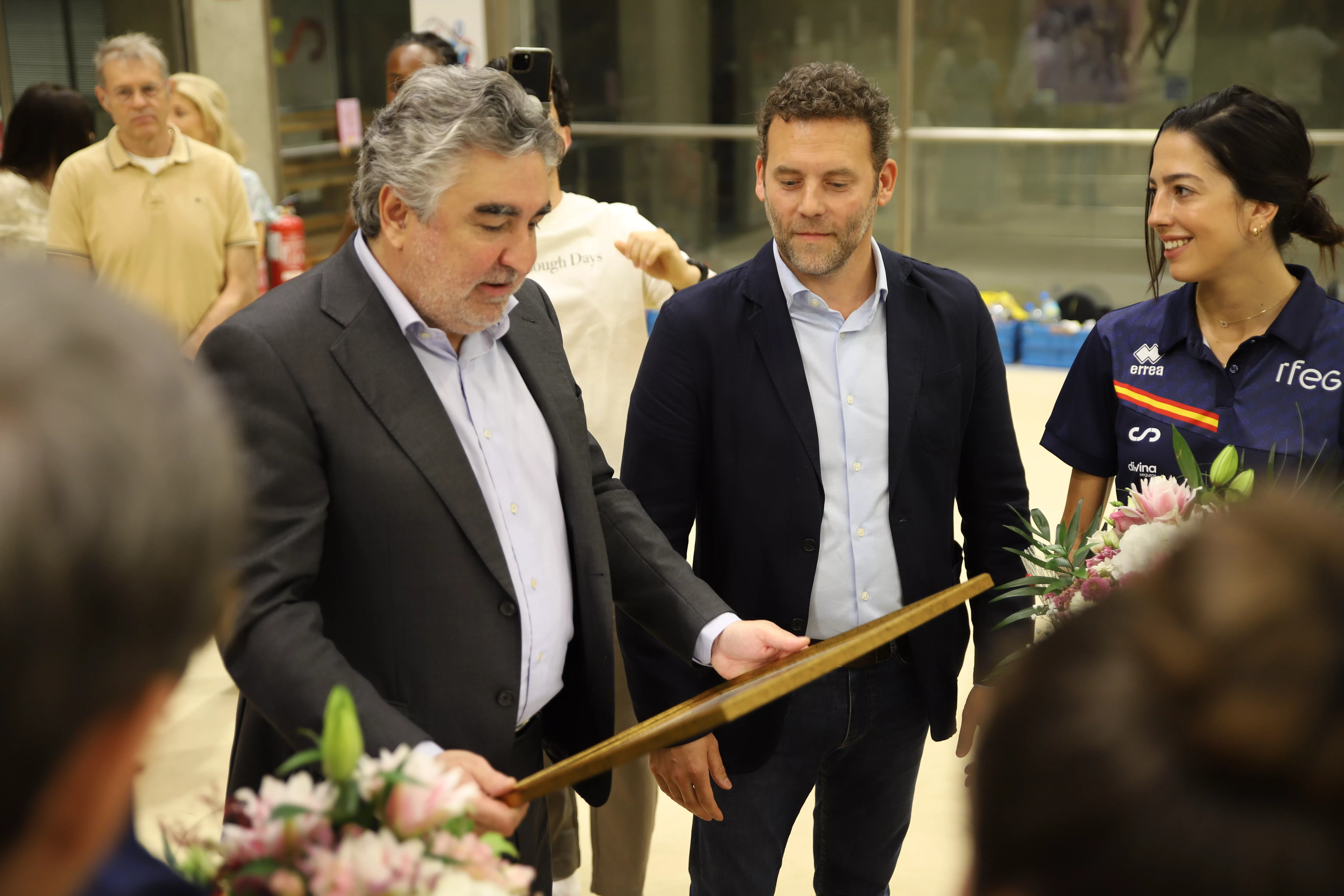 El presidente del CSD con el equipo español de gimnasia rítmica