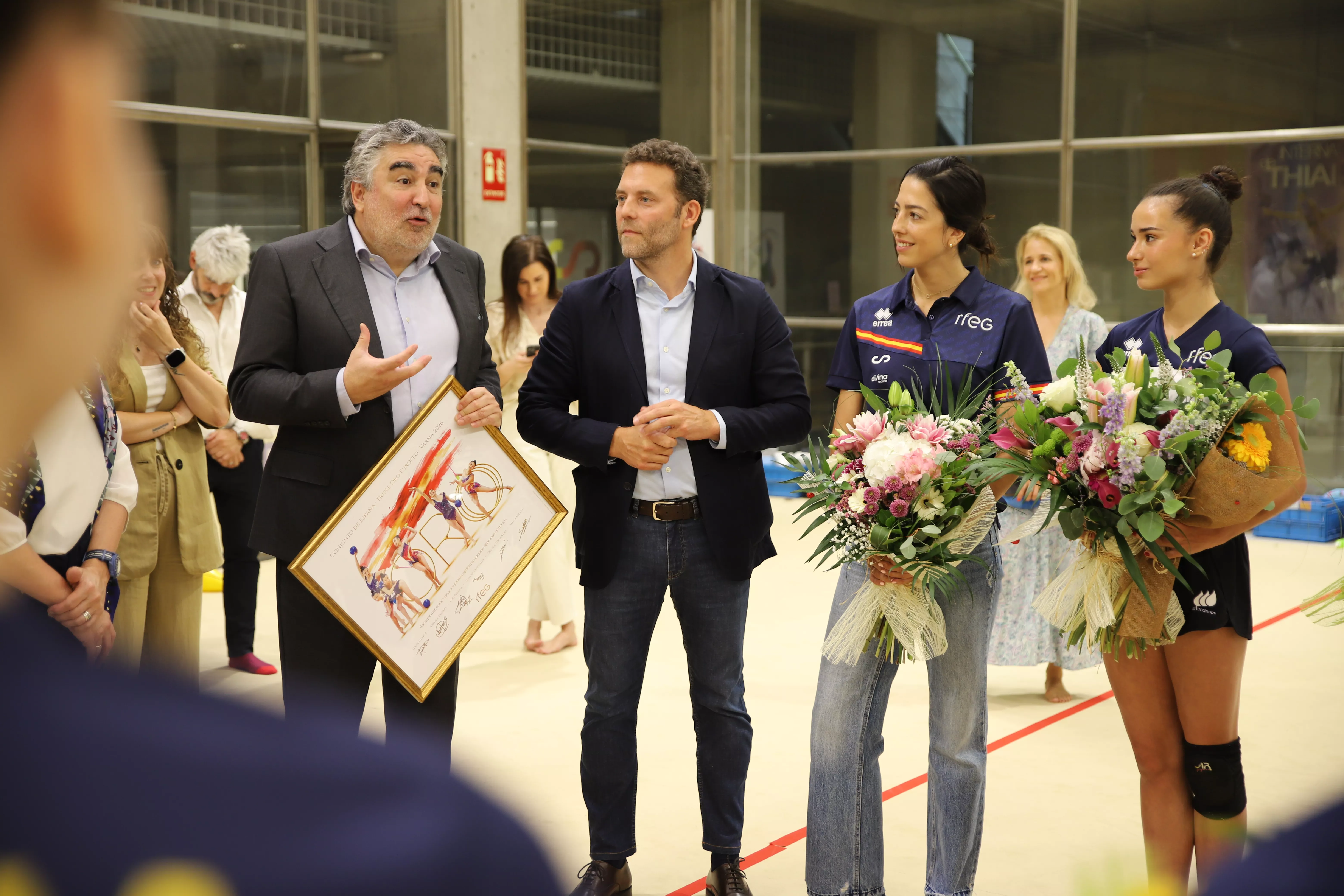 El presidente del CSD con el equipo español de gimnasia rítmica