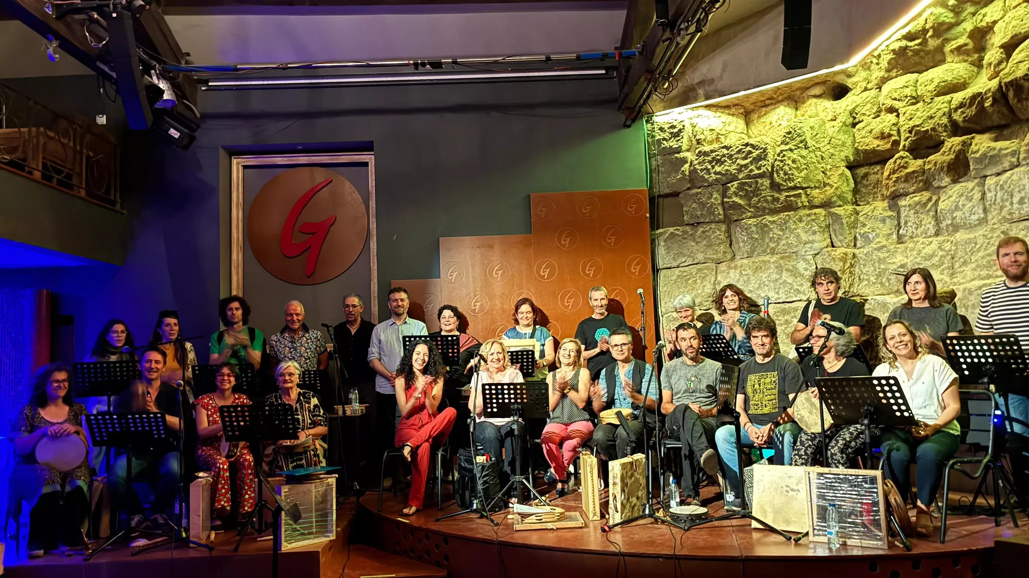 La Escuela de Folklore y Música de Huesca clausura el curso de canto y percusión.