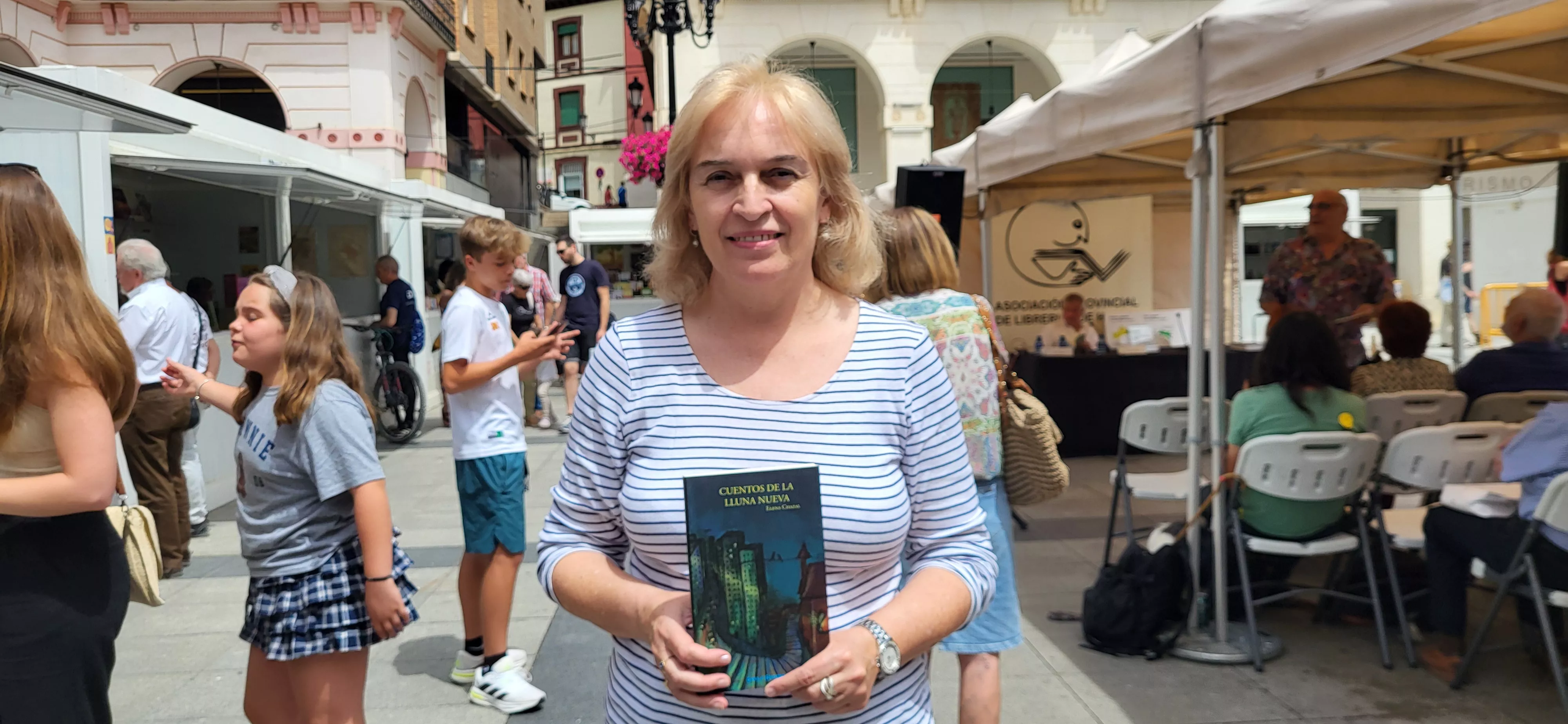 Elena Chazal recorre el mundo en aragonés con 'Cuentos de la lluna nueva'