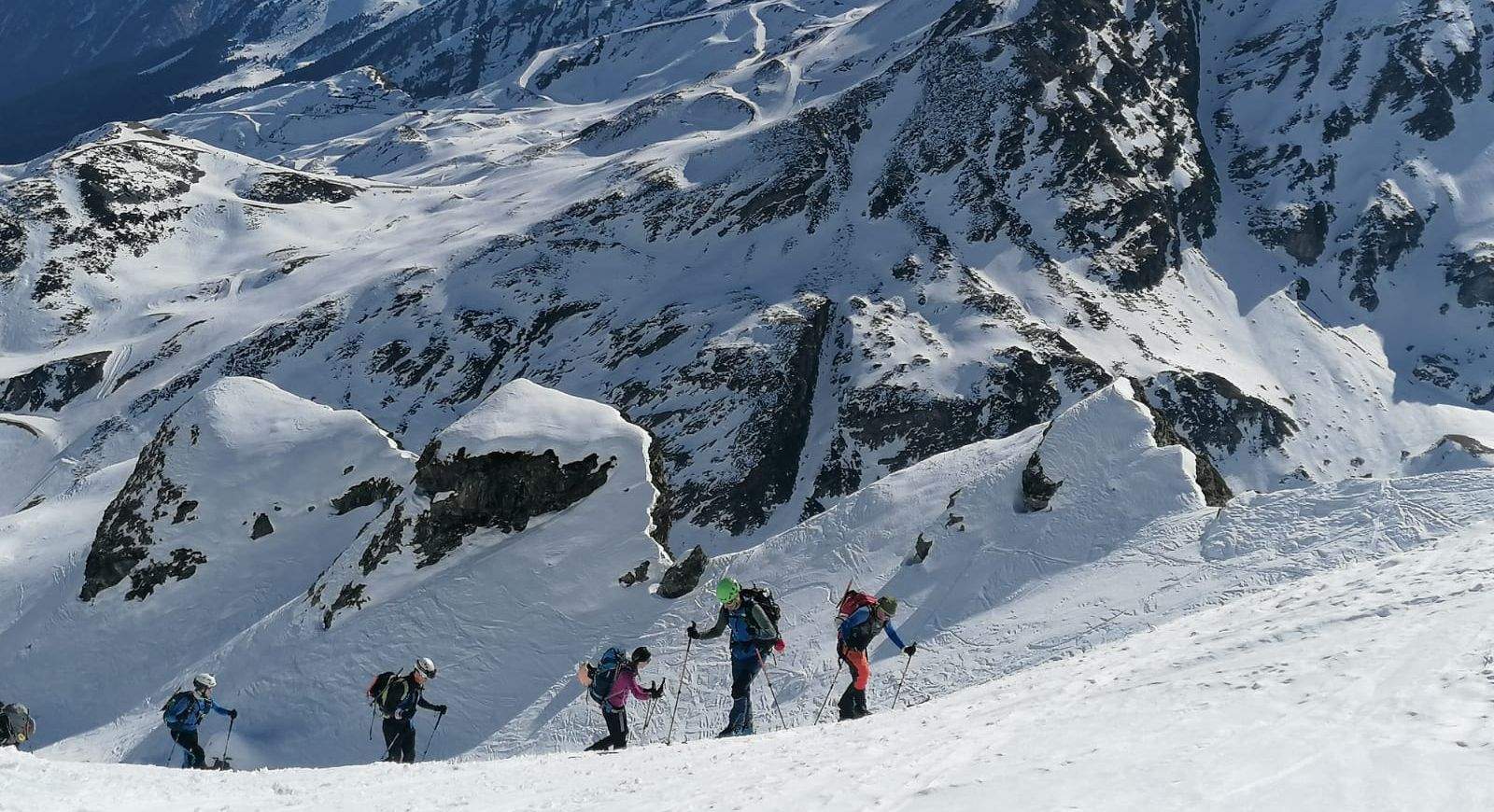 En la cuenca superior crestas cimeras. Foto Peña Guara En la cuenca superior crestas cimeras. Foto Peña Guara