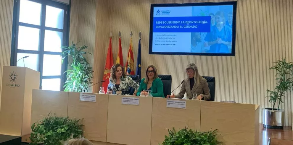 Cristina Sarasa Bellosta, la primera por la derecha