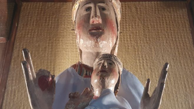 Virgen portando el cáliz en Ena