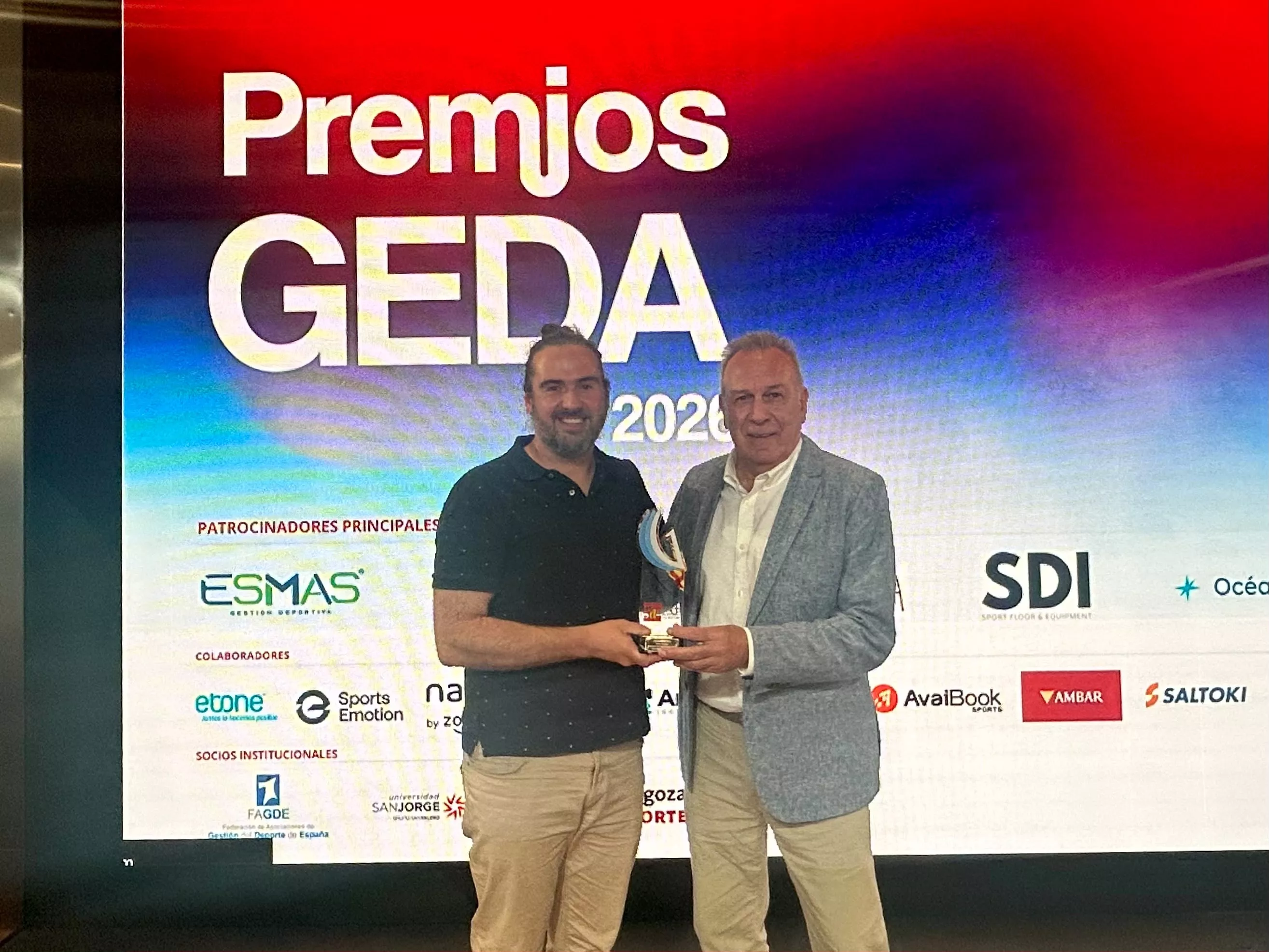 Club Balonmano Huesca recoge el premio GEDA a la mejor entidad deportiva asociativa