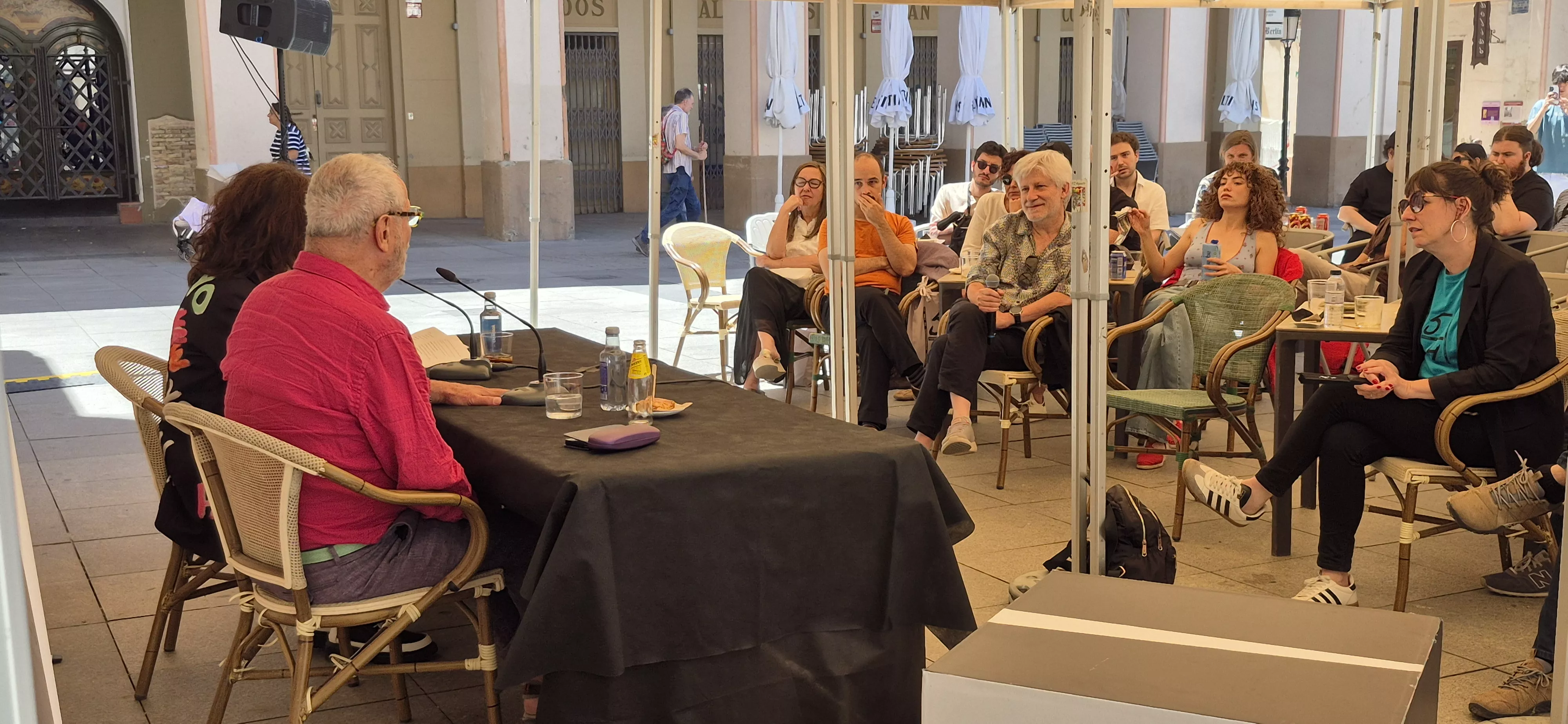Vermú con Lluis Miñarro en el Festival de Cine de Huesca. Foto Myriam Martínez