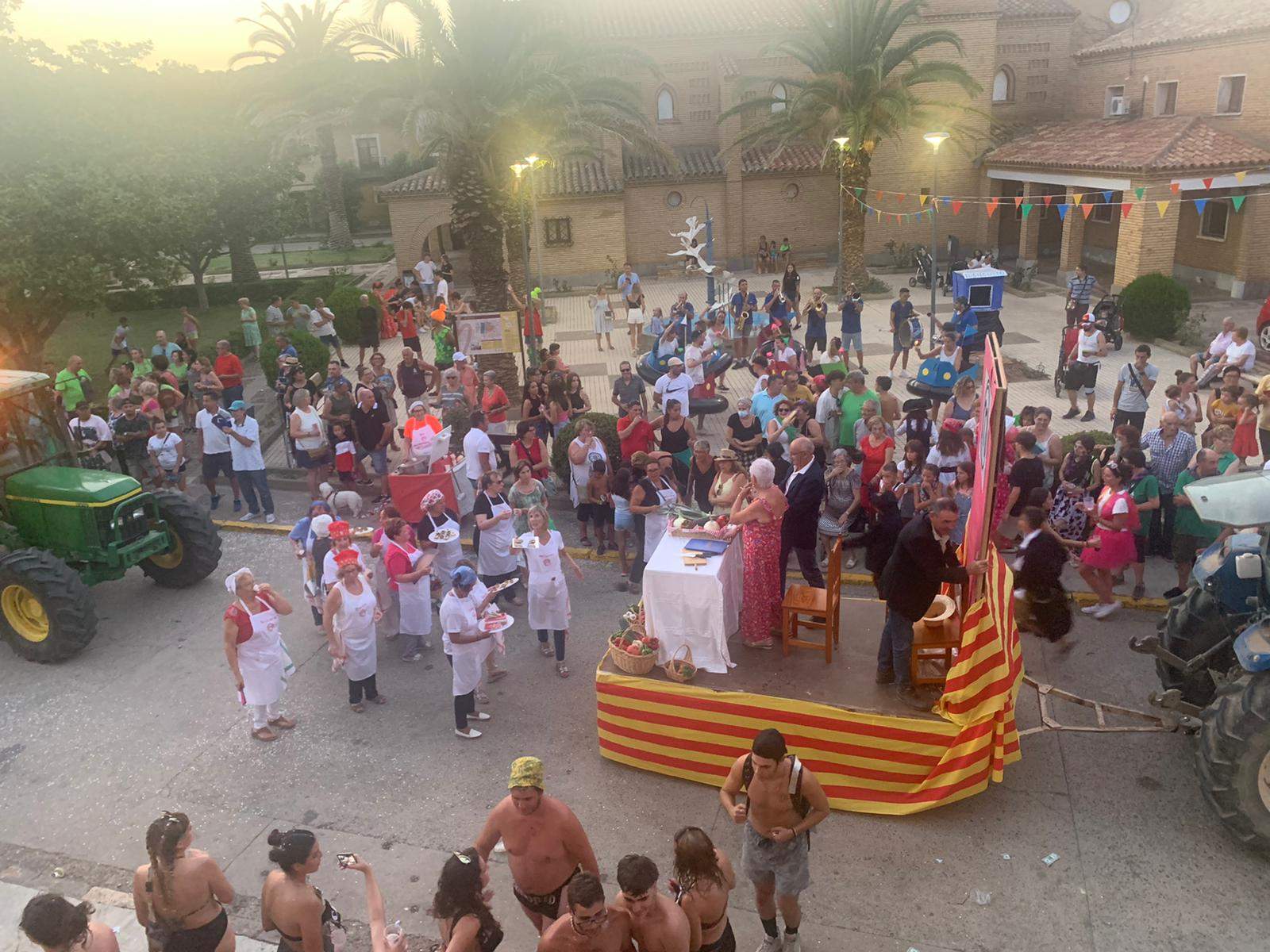 La Plaza de El Temple, muy animada.