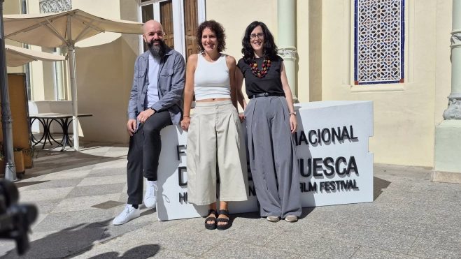 Ignacio Lasierra, con Inés Laporta y Aurora Lago, en el 54º Festival Internacional de Cine de Huesca. Foto Myriam Martínez Ignacio Lasierra, con Inés Laporta y Aurora Lago, en el 54º Festival Internacional de Cine de Huesca. Foto Myriam Martínez