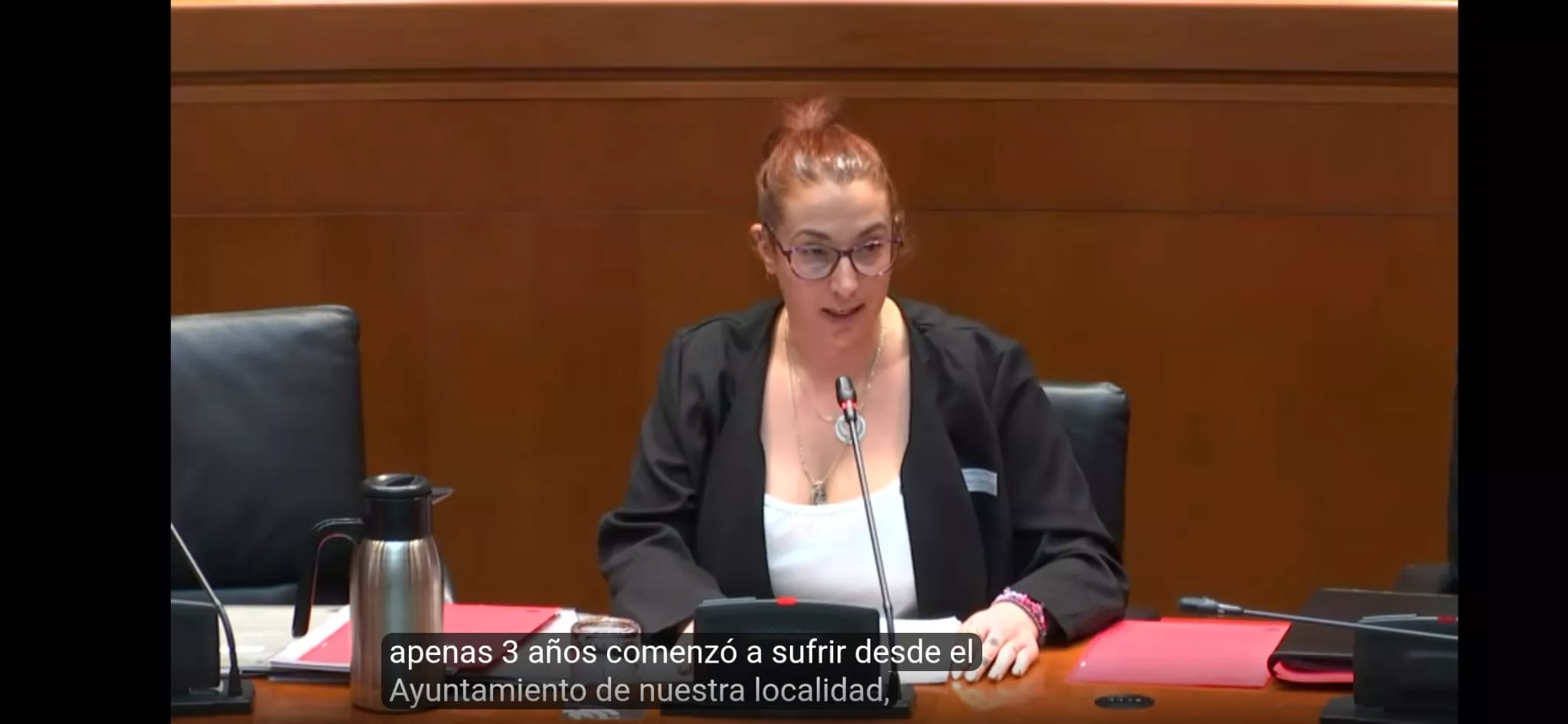Evohé Sansegundo lleva a las Cortes su denuncia por el trato recibido por su hijo en una escuela de verano.