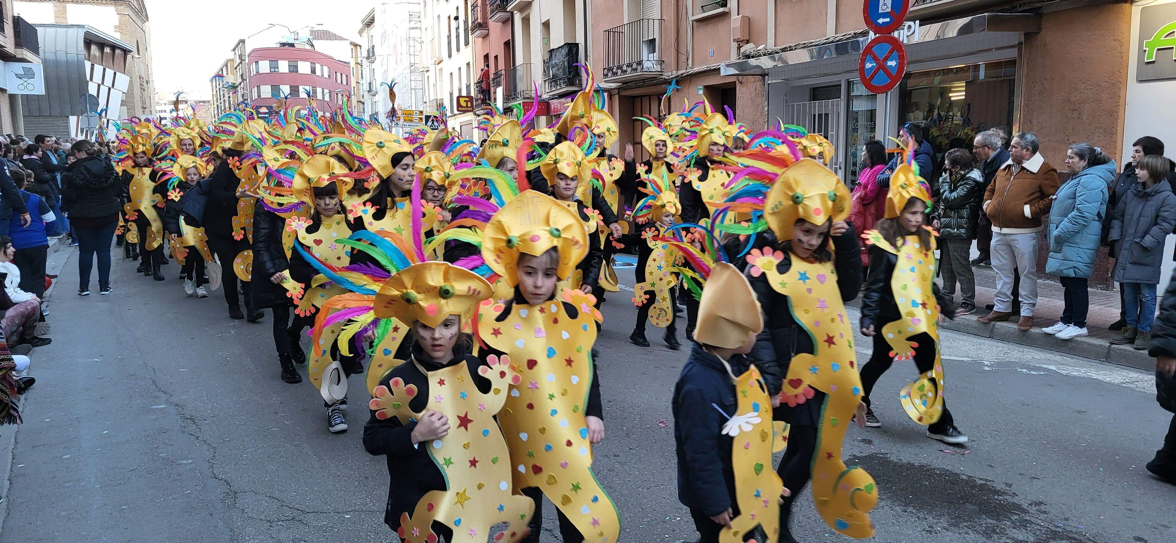 Primer premio Comparsa mejor ataviada Amypa Ascensión Nicol Santa Rosa con el lema “Salamanrosas”. Foto Myriam Martínez Iriarte
