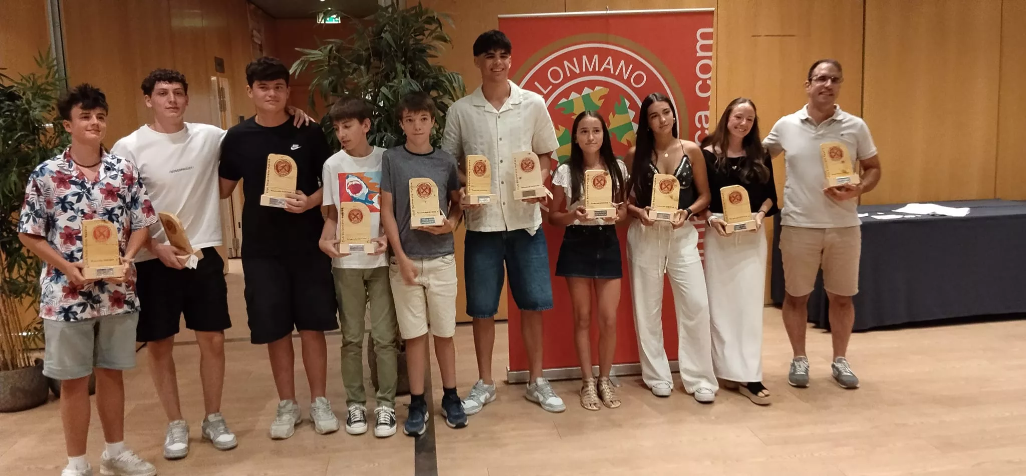 La noche del orgullo del Balonmano Huesca con sus galardonados