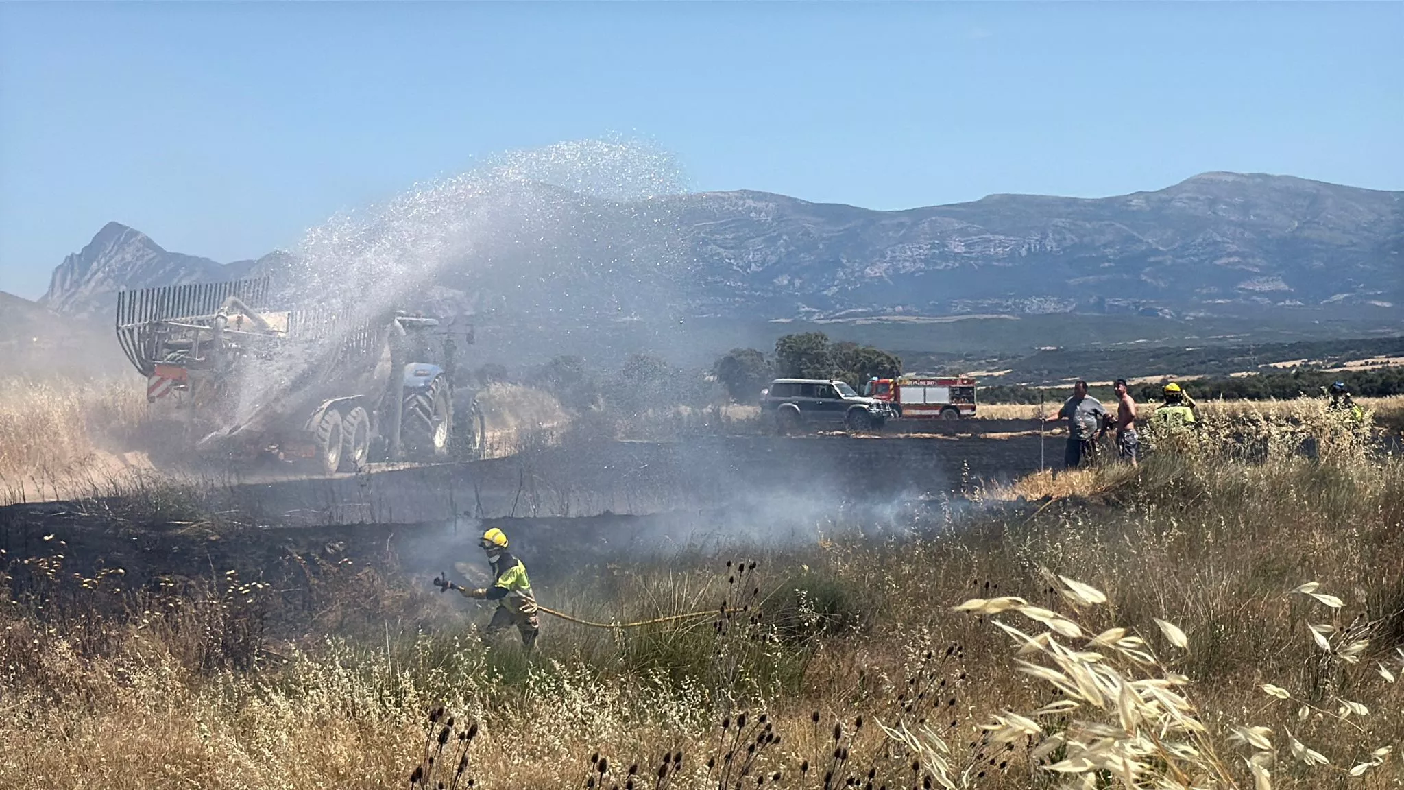 Incendio en campos de cereal en Loporzano. Foto Ignacio Almudévar