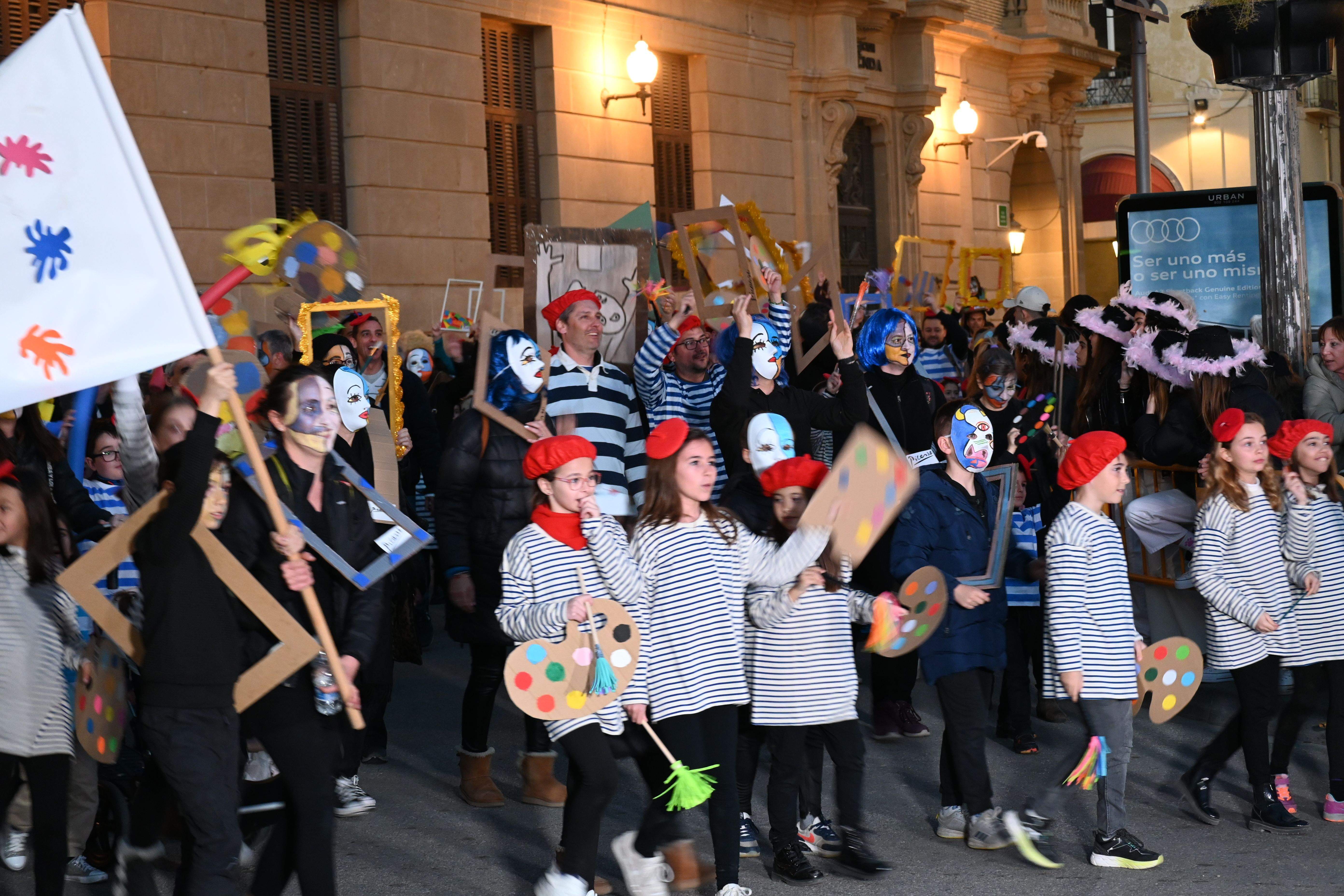 Accésit Disfraz infantil mejor ataviado Amypa del Colegio Pirineos-Pyrénées, con el lema “Picasso y sus cuadros” . Foto Carlos Jalle