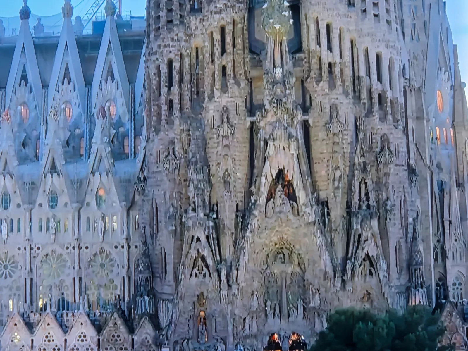 El descomunal conglomerado de la Sagrada Familia El descomunal conglomerado de la Sagrada Familia