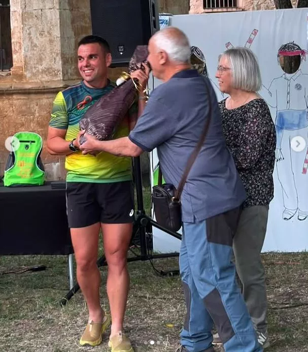 Román Casillas, primer local