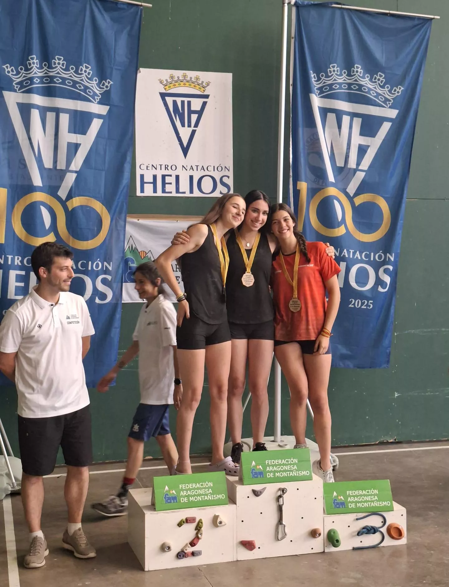 Podio femenino sub17 campeonato escolar aragón escalada dificultad