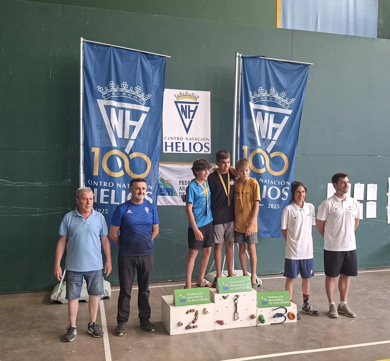 Podio masculino sub15 campeonato escolar aragón escalada dificultad