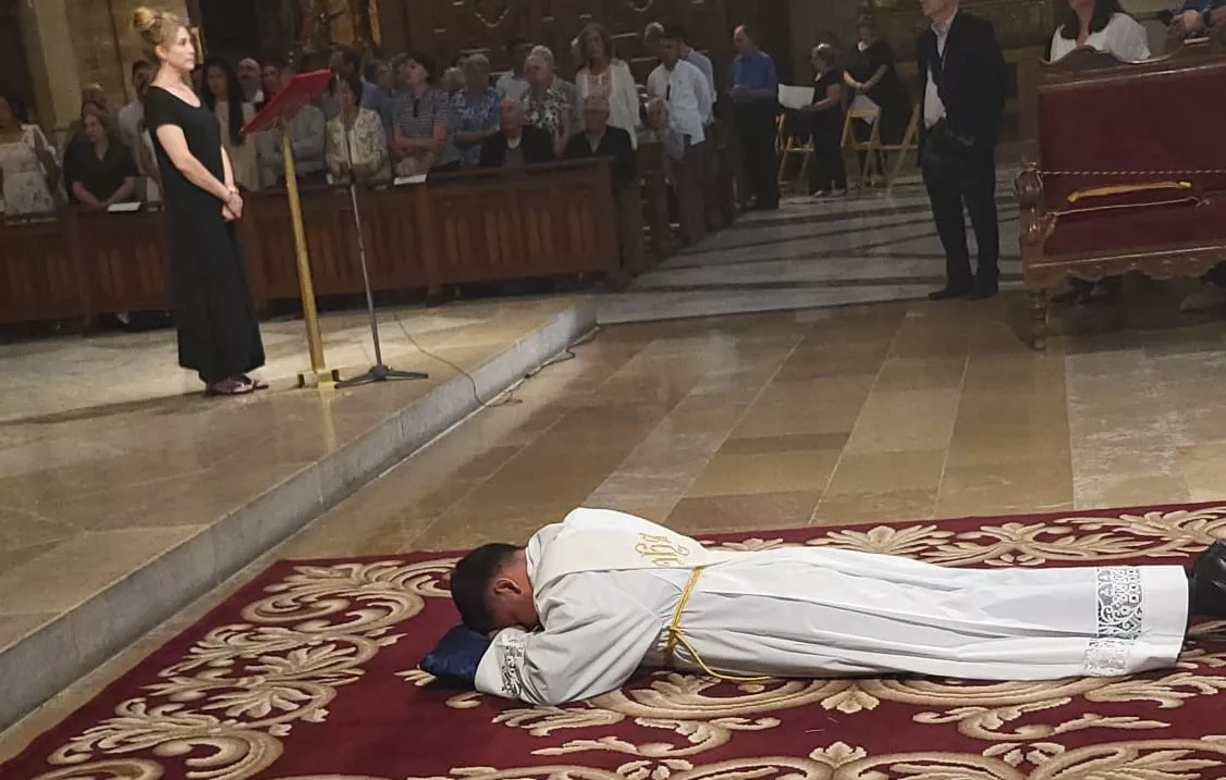 Solemne y emocionante ordenación sacerdotal de Marcos Rivera en la Catedral de Huesca