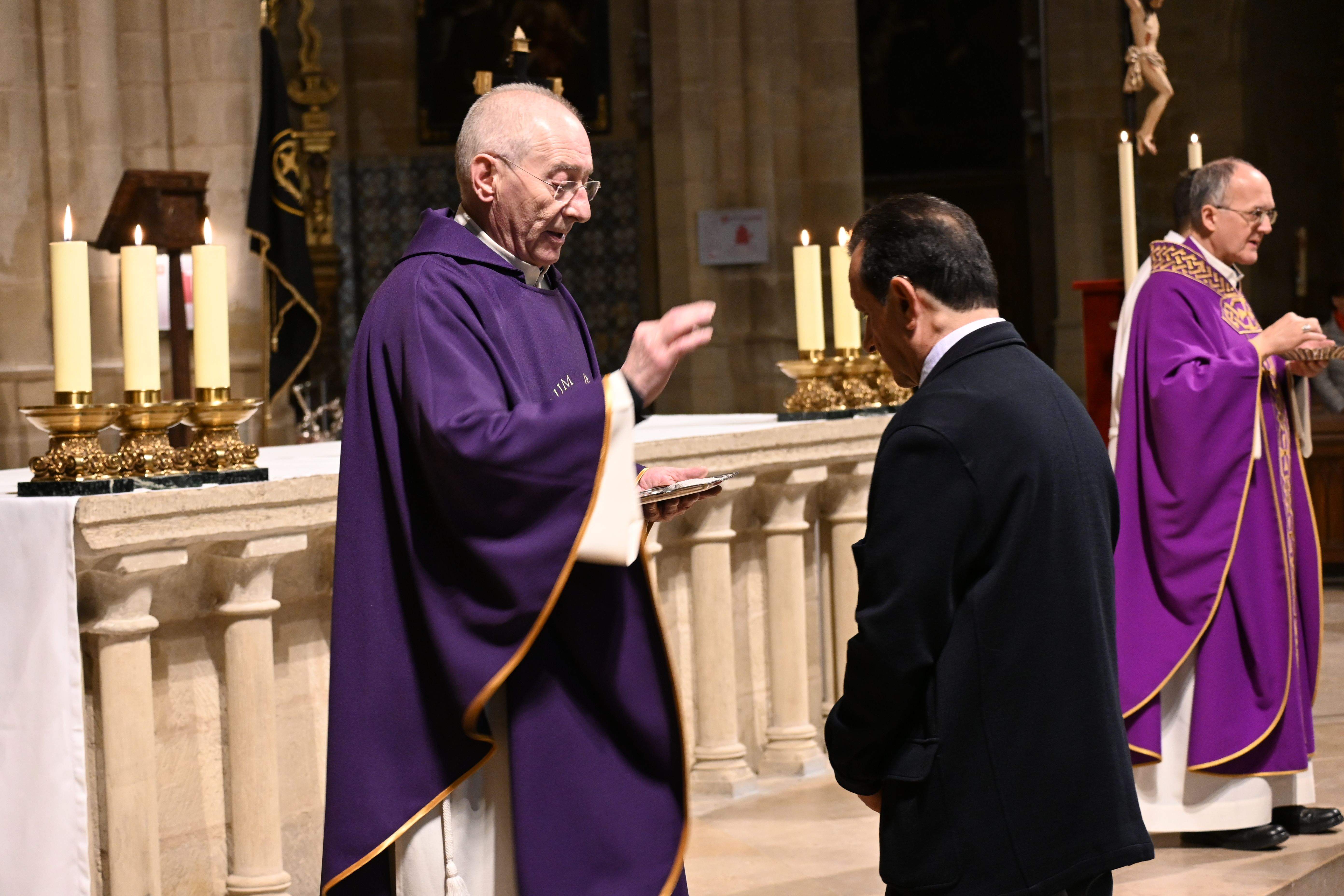 Imposición de Ceniza en la Catedral de Huesca. Foto Carlos Jalle