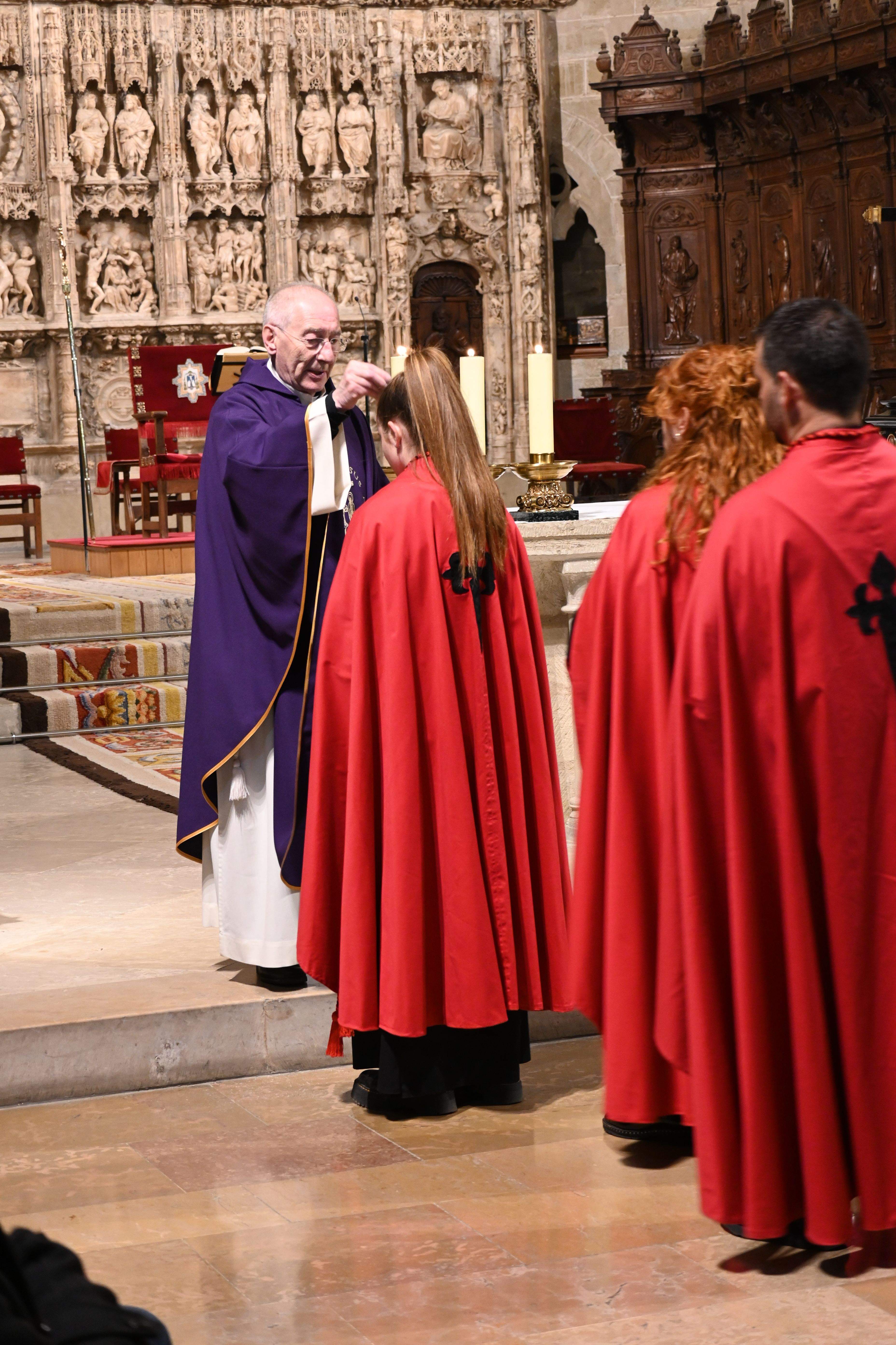 Imposición de Ceniza en la Catedral de Huesca. Foto Carlos Jalle