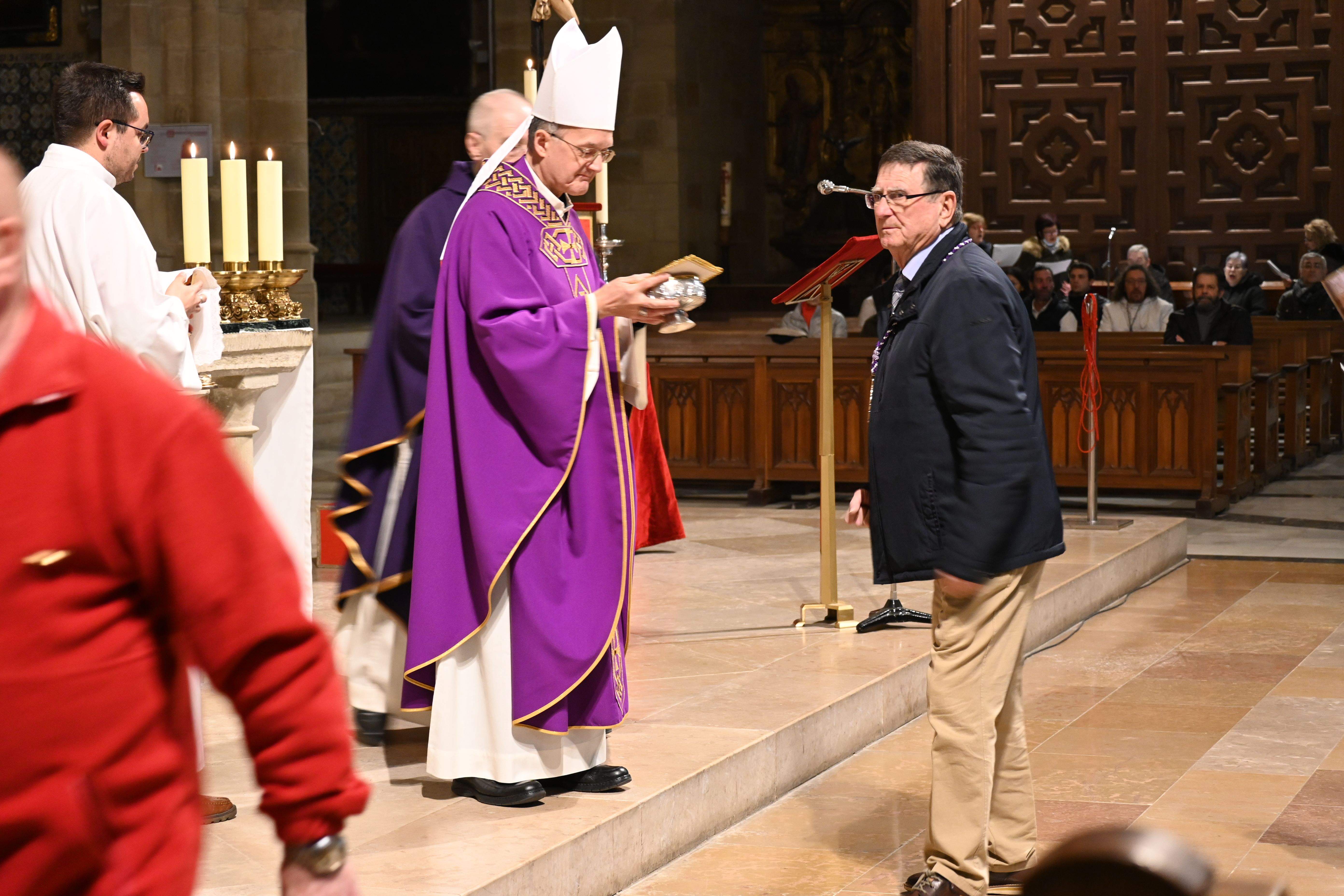 Imposición de Ceniza en la Catedral de Huesca. Foto Carlos Jalle