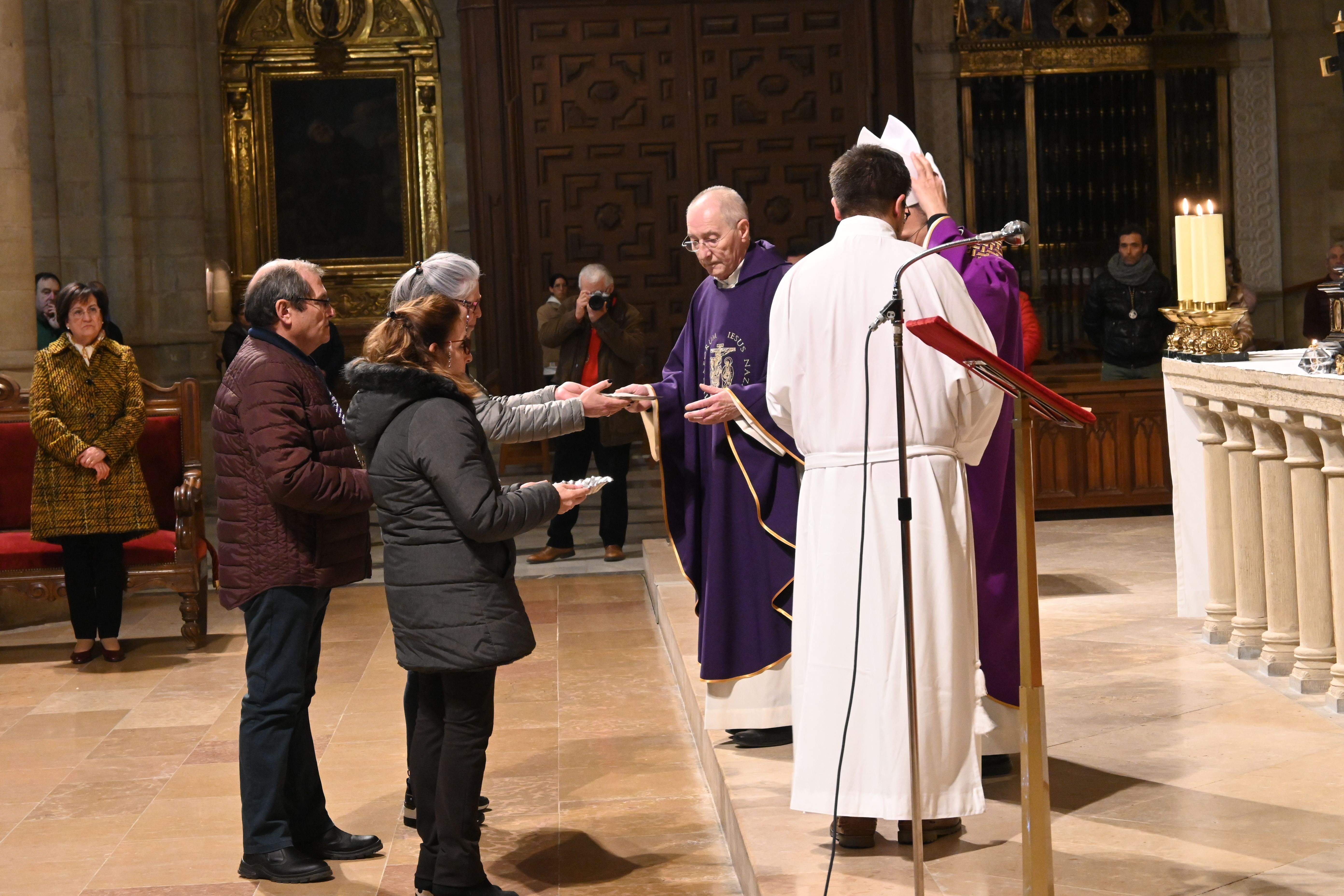 Imposición de Ceniza en la Catedral de Huesca. Foto Carlos Jalle