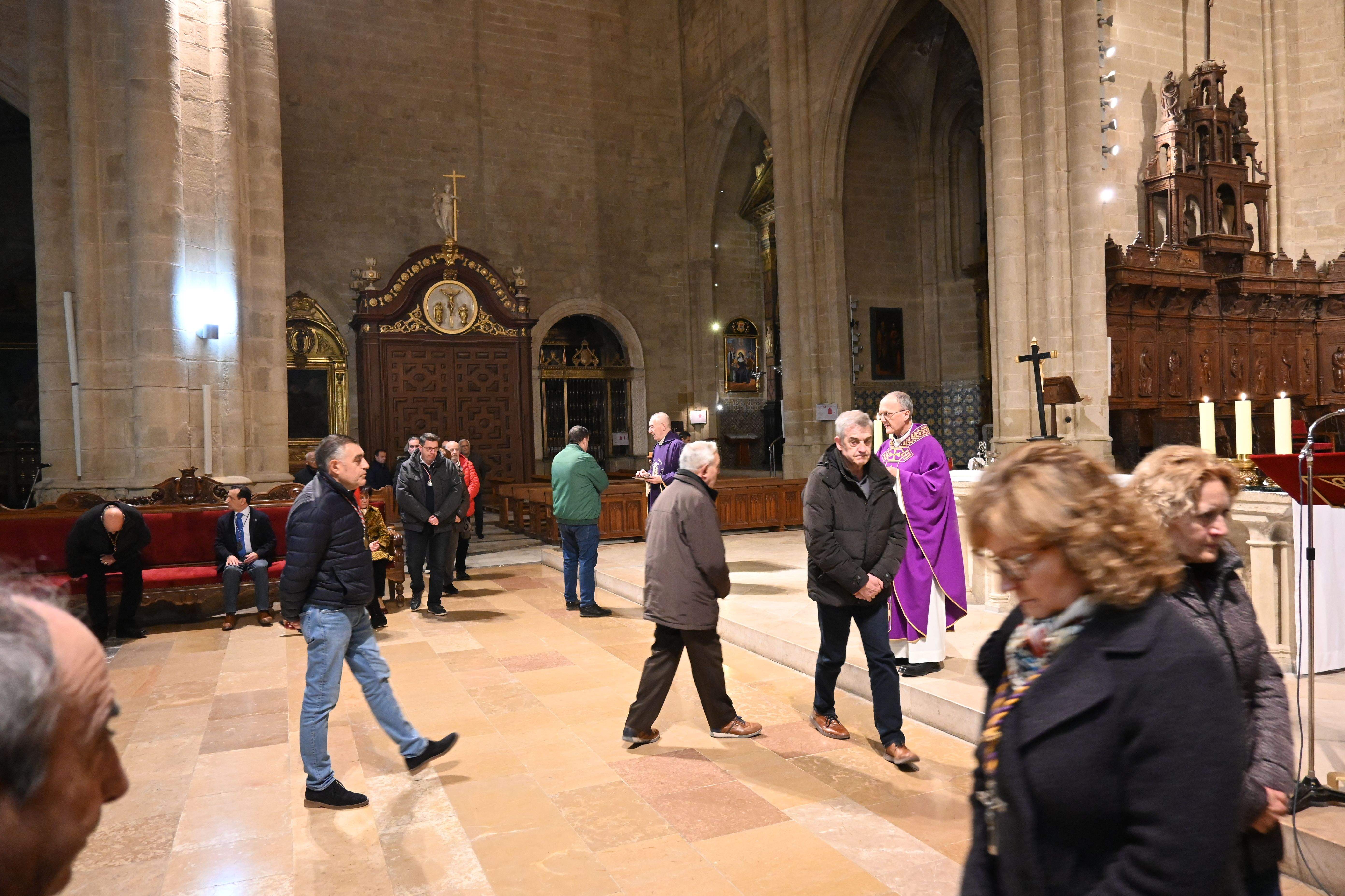 Imposición de Ceniza en la Catedral de Huesca. Foto Carlos Jalle