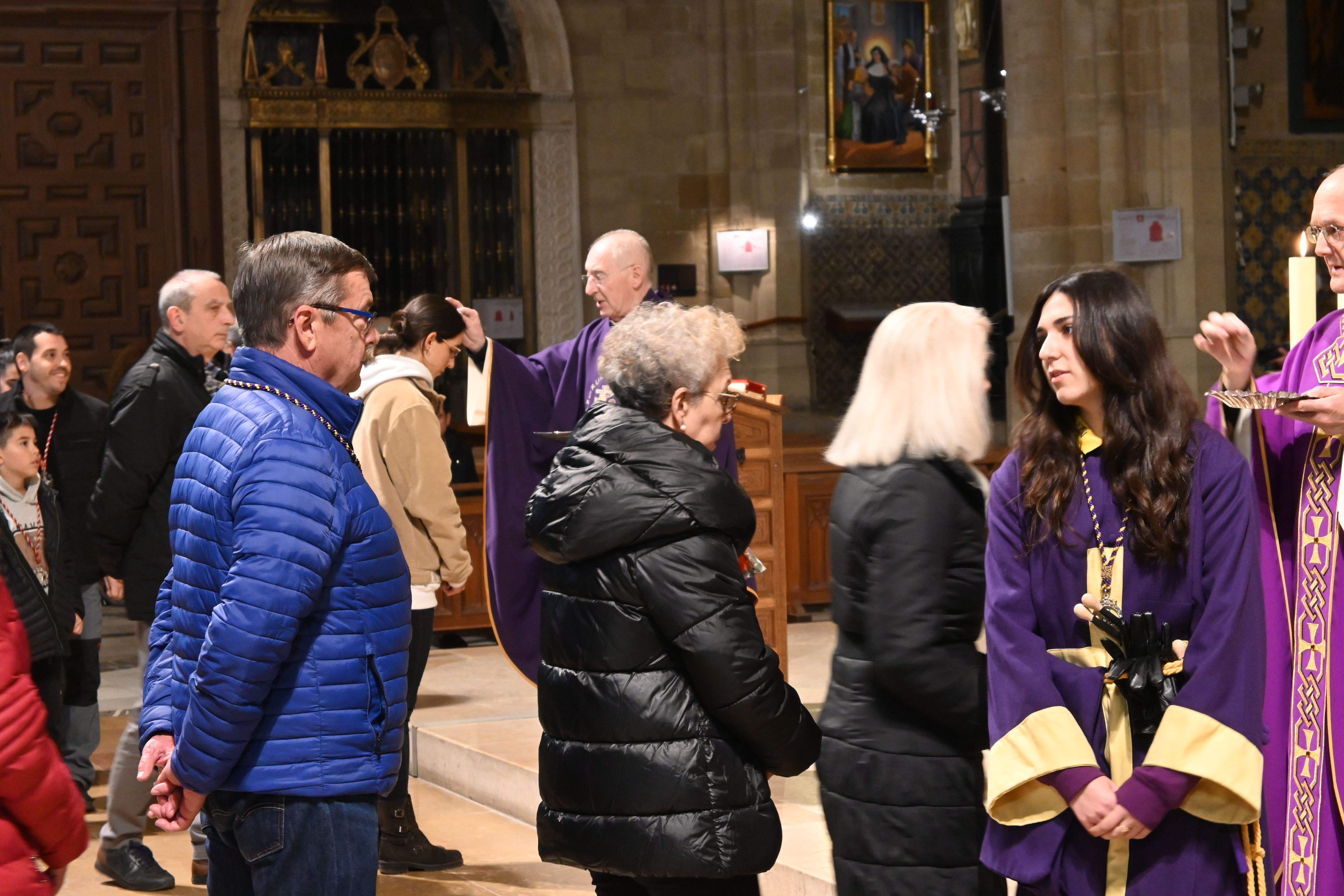 Imposición de Ceniza en la Catedral de Huesca. Foto Carlos Jalle