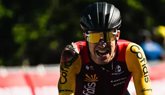 Samitier, visiblemente magullado tras su caída en la última etapa del Tour Auvergne Rhone-Alpes. Foto: Team Cofidis/@mathildelazou 