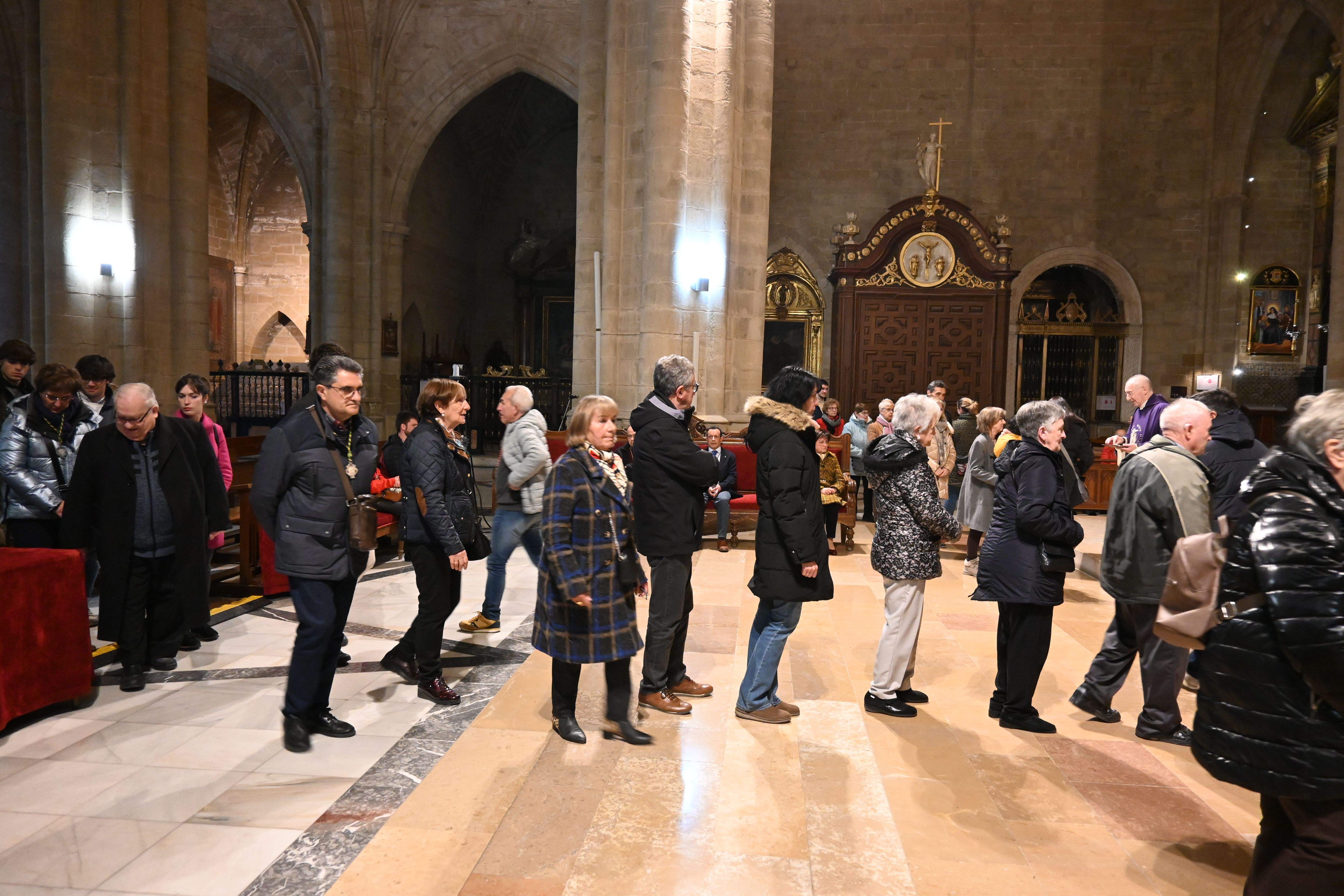 Imposición de Ceniza en la Catedral de Huesca. Foto Carlos Jalle