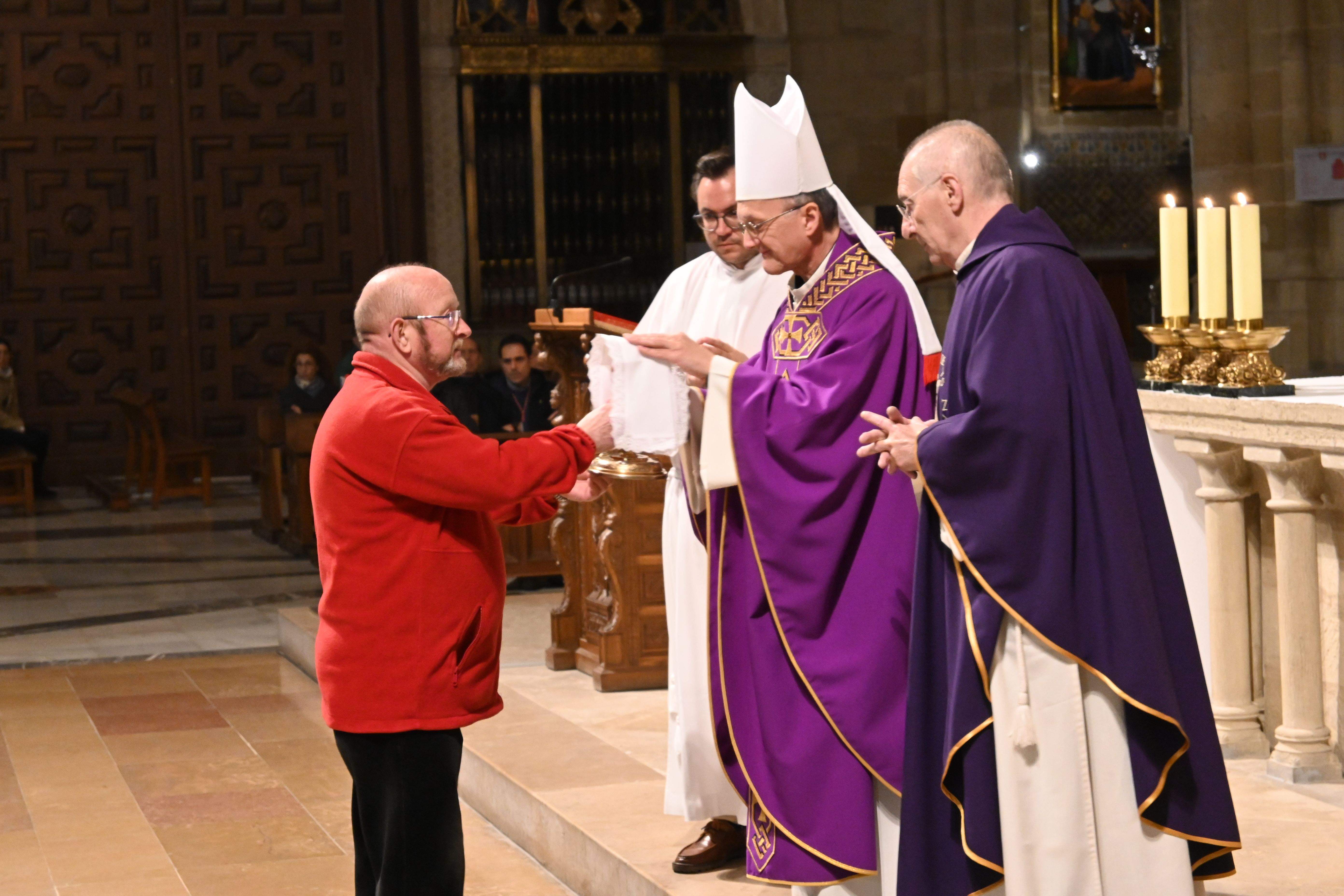 Imposición de Ceniza en la Catedral de Huesca. Foto Carlos Jalle