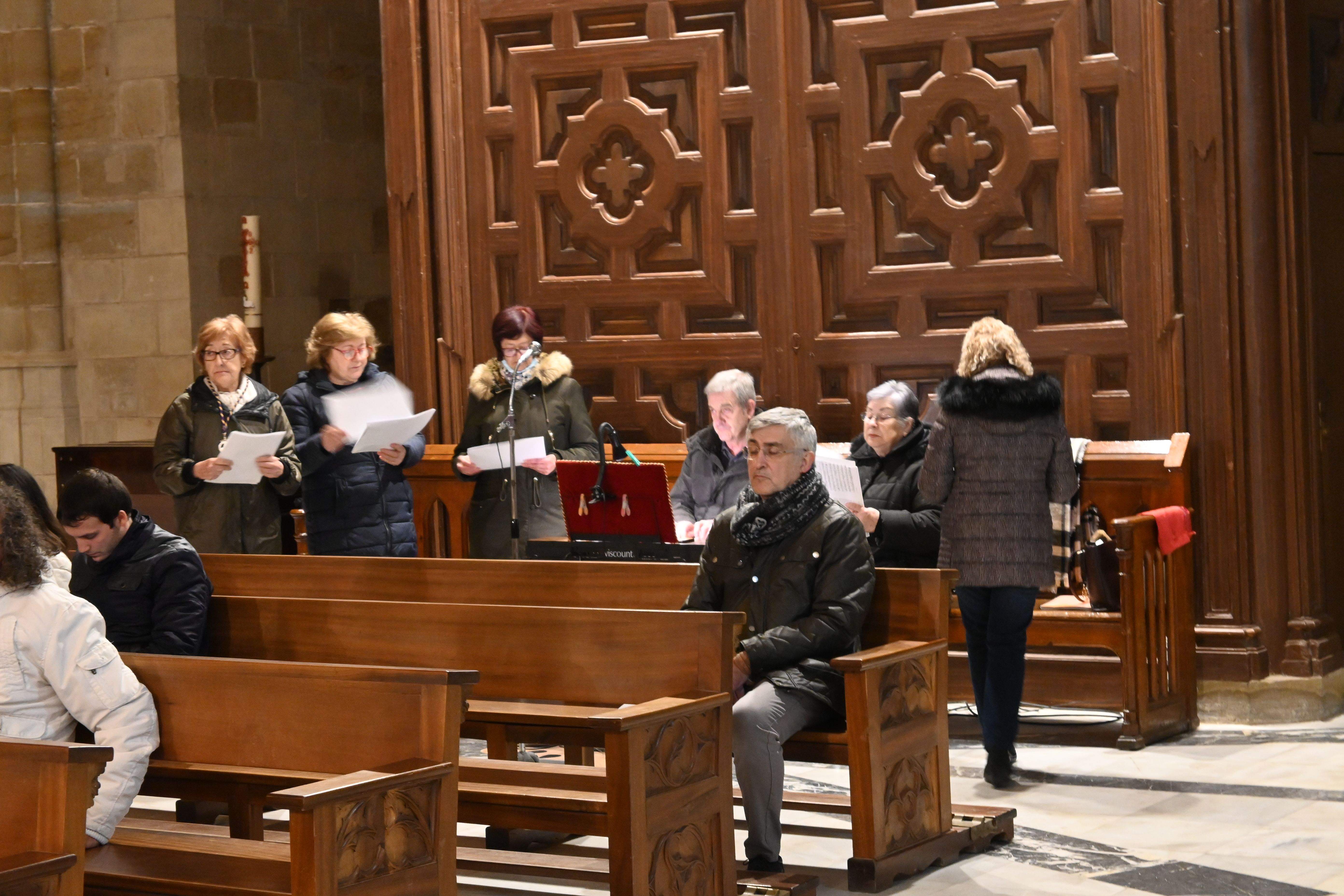 Imposición de Ceniza en la Catedral de Huesca. Foto Carlos Jalle