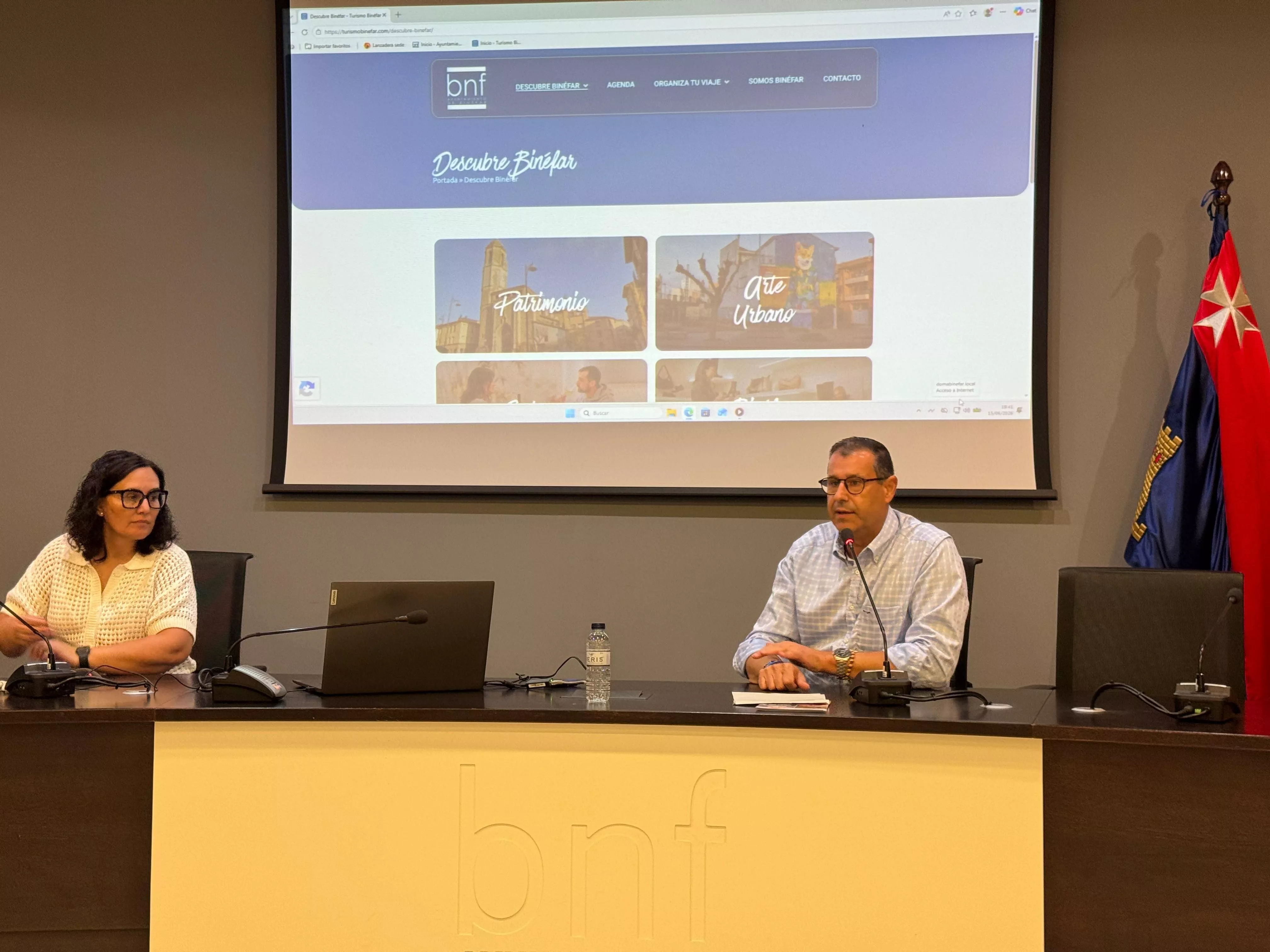 El Ayuntamiento presenta la página web de turismo para ofrecer “una nueva manera de mirar a Binéfar”.