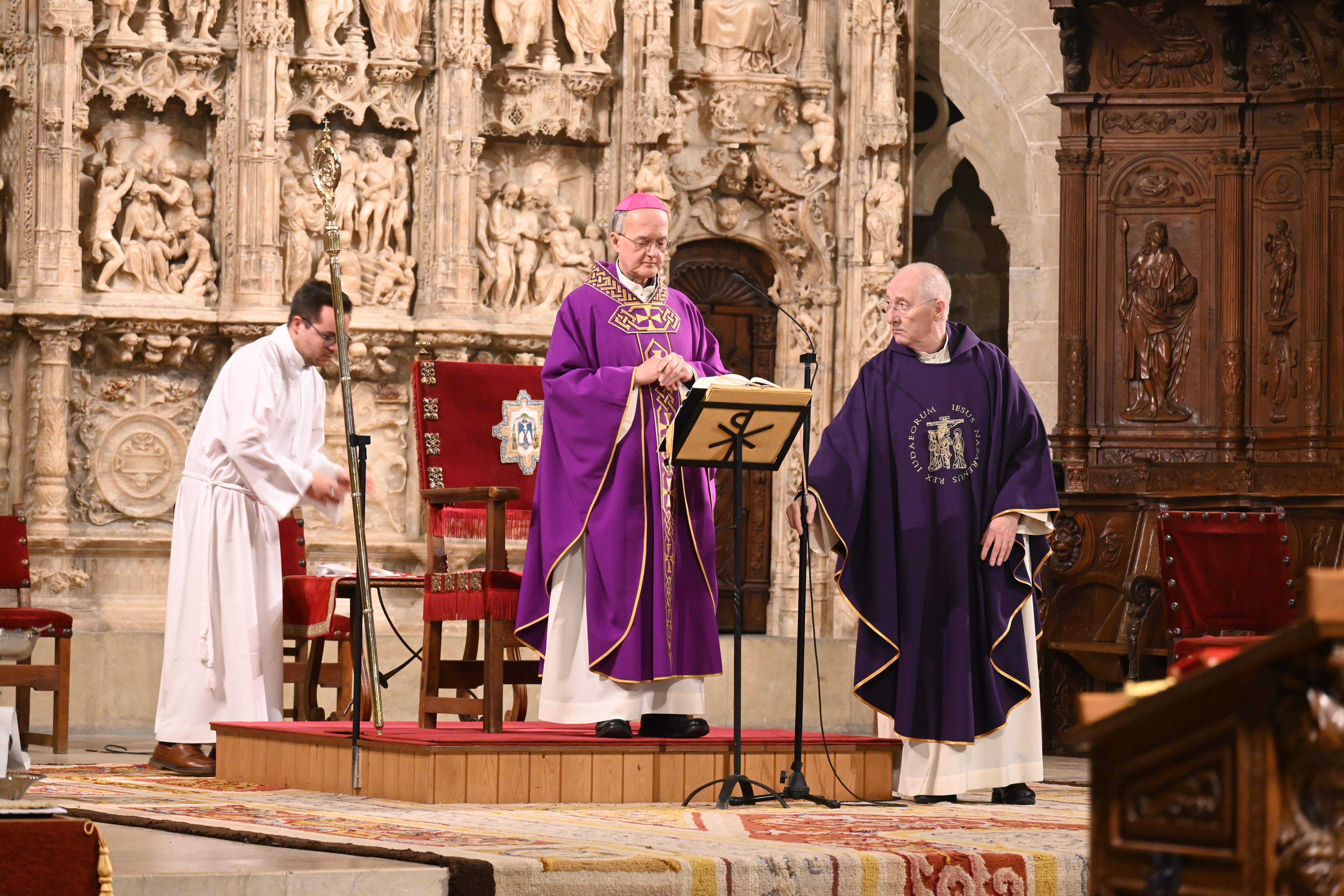 Imposición de Ceniza en la Catedral de Huesca. Foto Carlos Jalle
