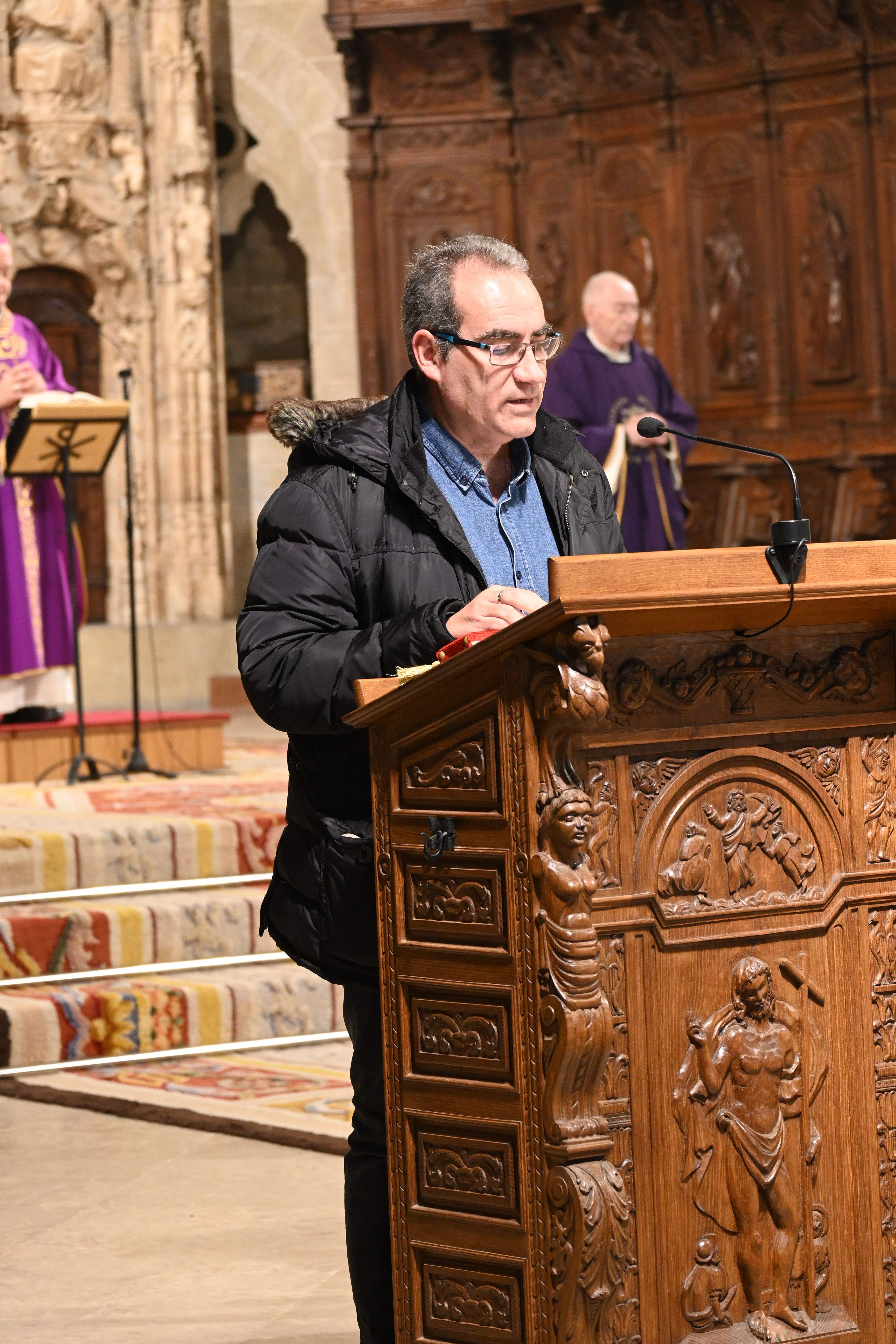 Imposición de Ceniza en la Catedral de Huesca. Foto Carlos Jalle