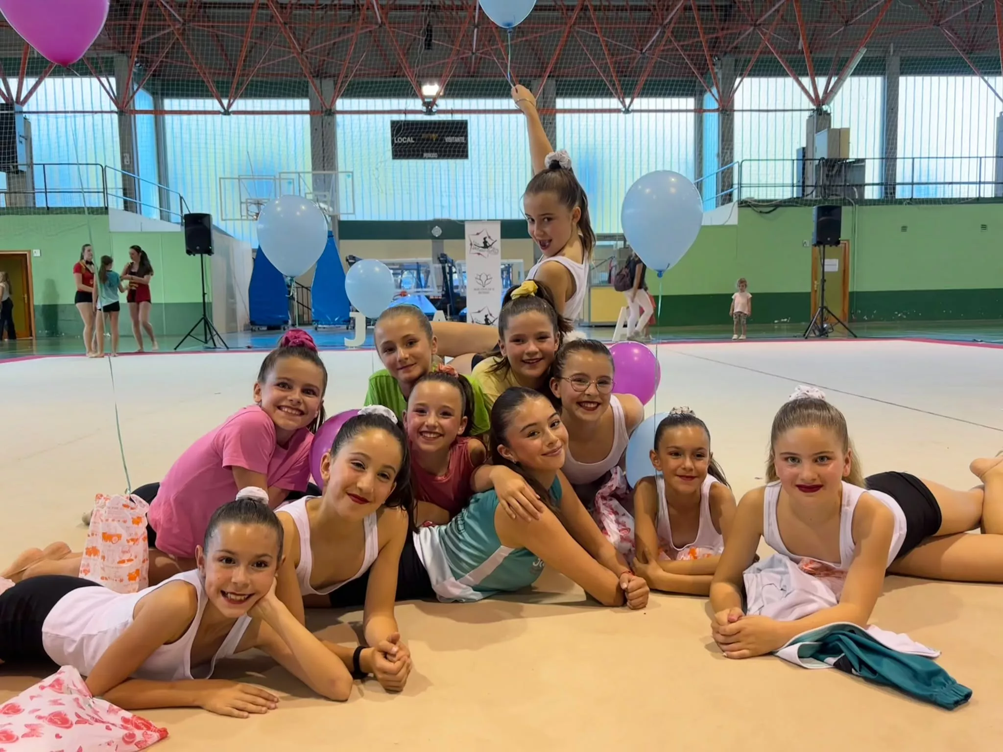 SOFÍA ENTRENADORA Y GIMNASTAS