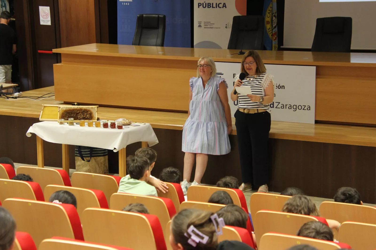 Pilar Santolaria y Marta Liesa. Unizar Kids: Cómo será la vida en 2075 en el Campus de Huesca. Foto Carlos Neofato
