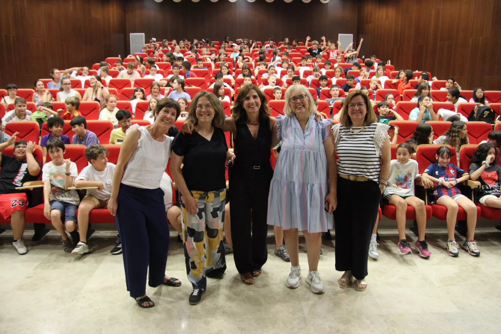 Sara Malo, Teresa Sanclemente, Sara Remón, Pilar Santolaria y Marta Liesa, en Unizar Kids. Foto Carlos Neofato
