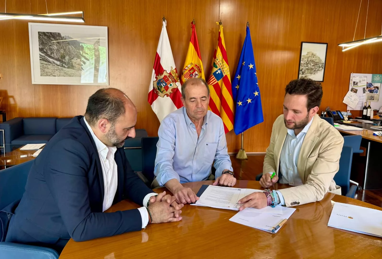 La DPH traslada al gerente del Salud su apoyo para que el Hospital de Barbastro sea universitario.