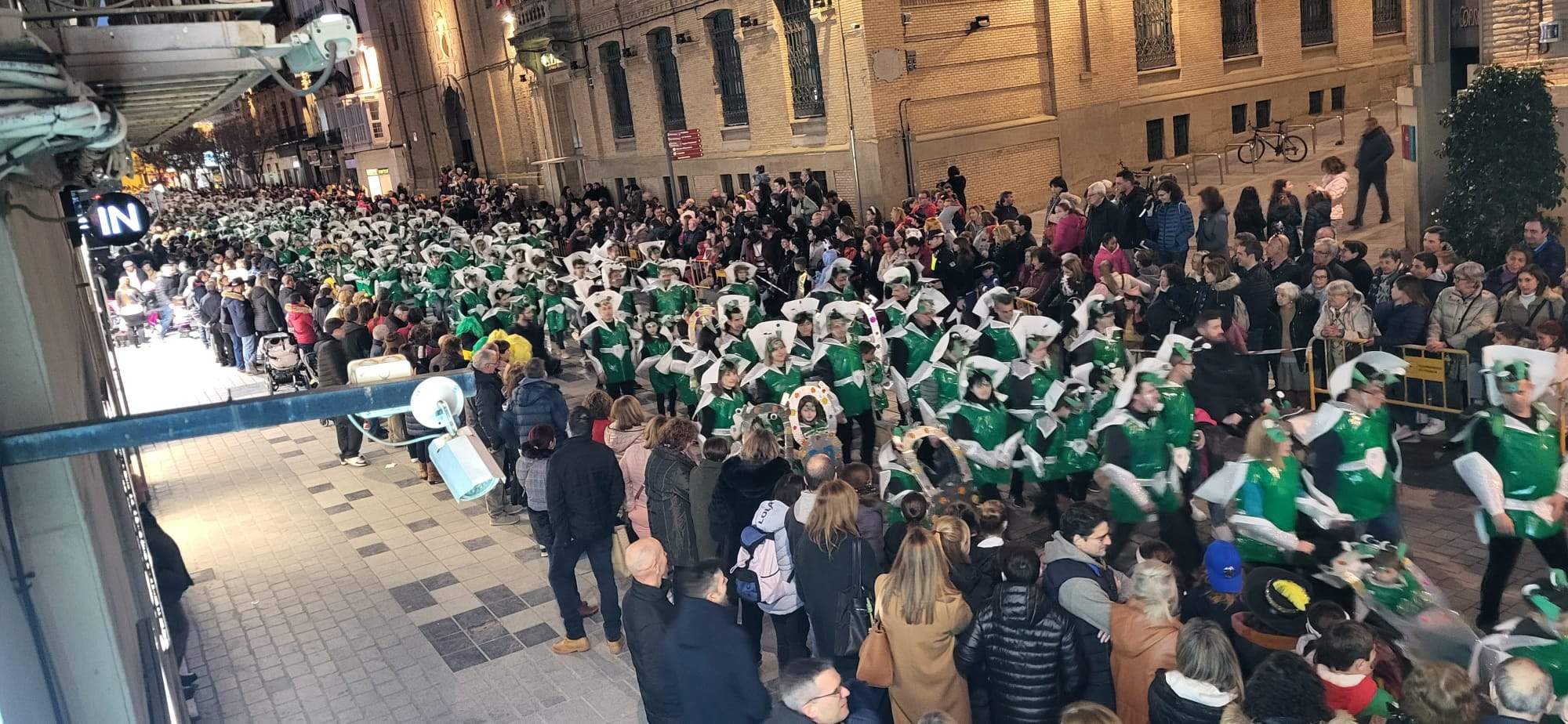 Comparsa de adultos e infantil más numerosa Amypa Pedro J. Rubio con el lema “Este cole es de marcianos”. Foto Javier García Antón