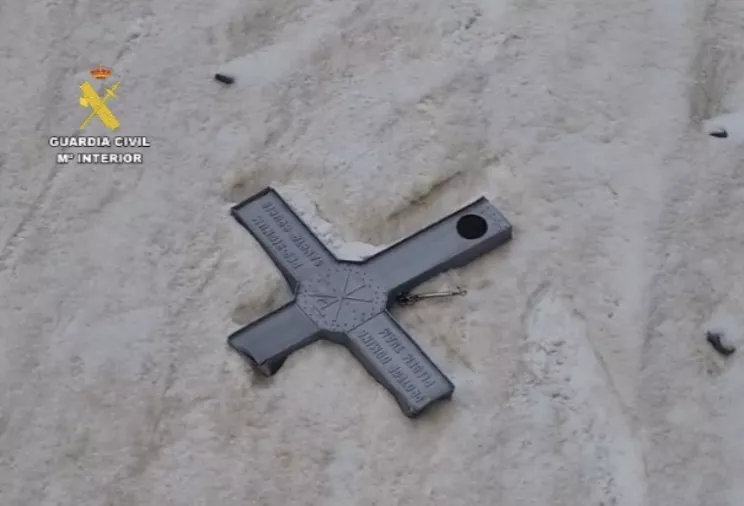 El Greim de Benasque recupera la cruz del Aneto tras localizarla durante un rescate.