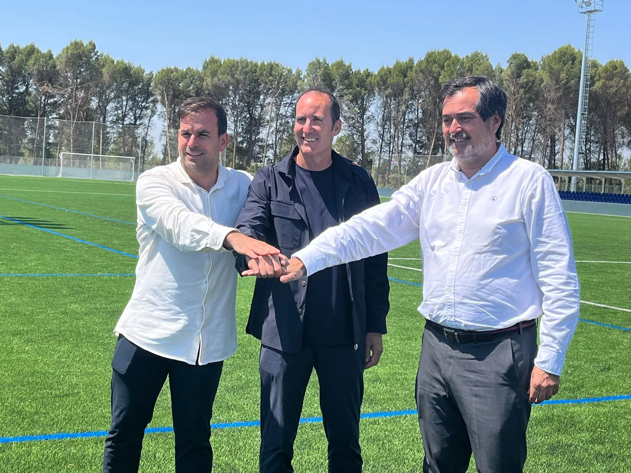 Javier Sanz, Julio Salinas y Ricardo Mur en la Base Aragonesa. Foto: Adri Mora