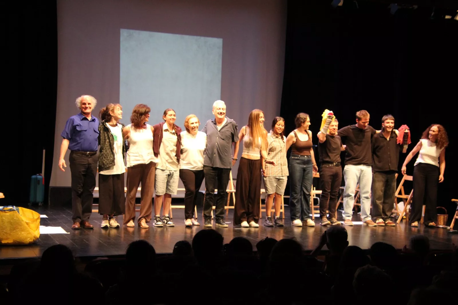 Grupo "En obras" en la Muestra de Teatro Joven con la obra "Casa". Foto Carlos Neofato