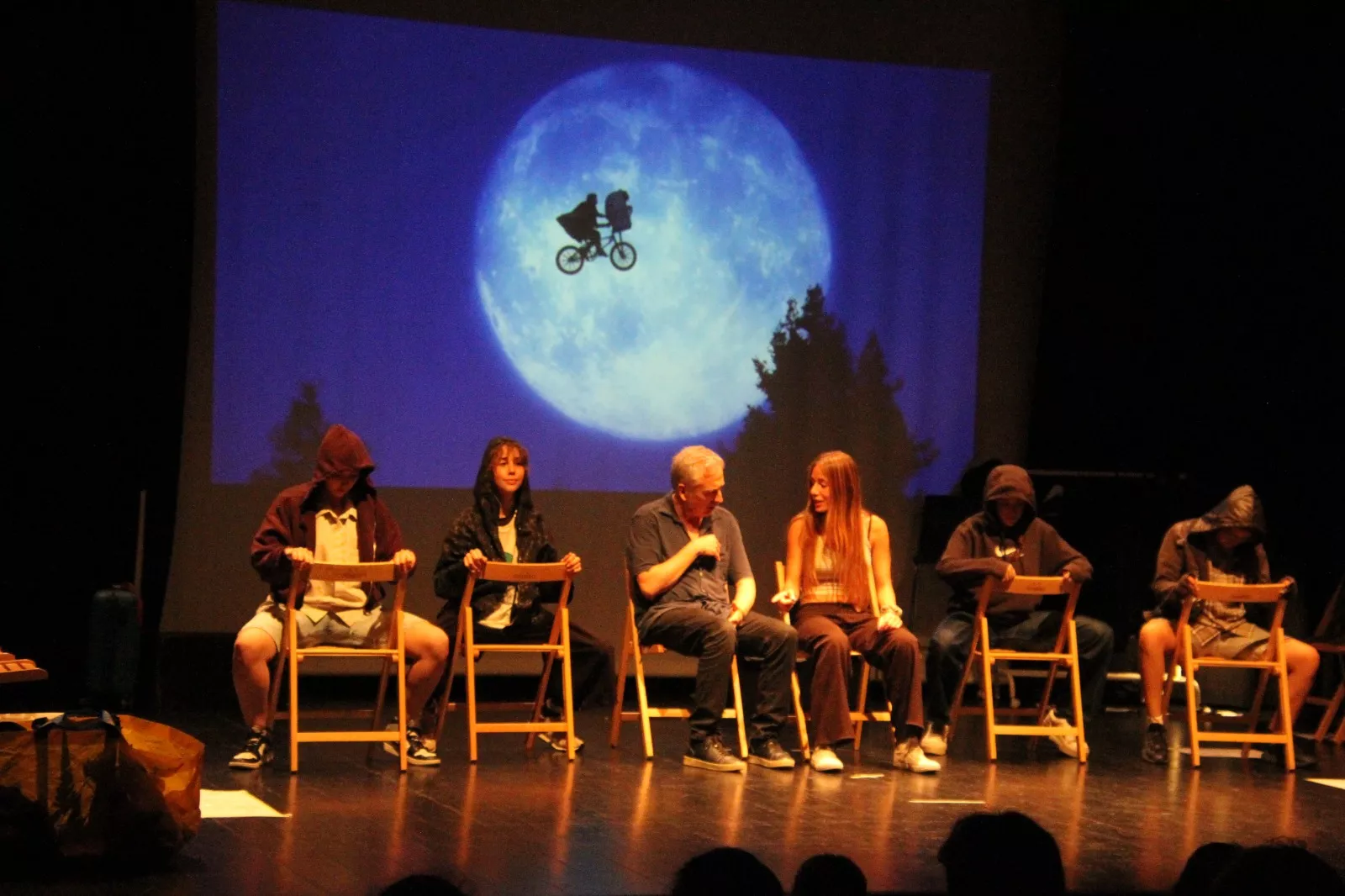 Grupo "En obras" en la Muestra de Teatro Joven con la obra "Casa". Foto Carlos Neofato