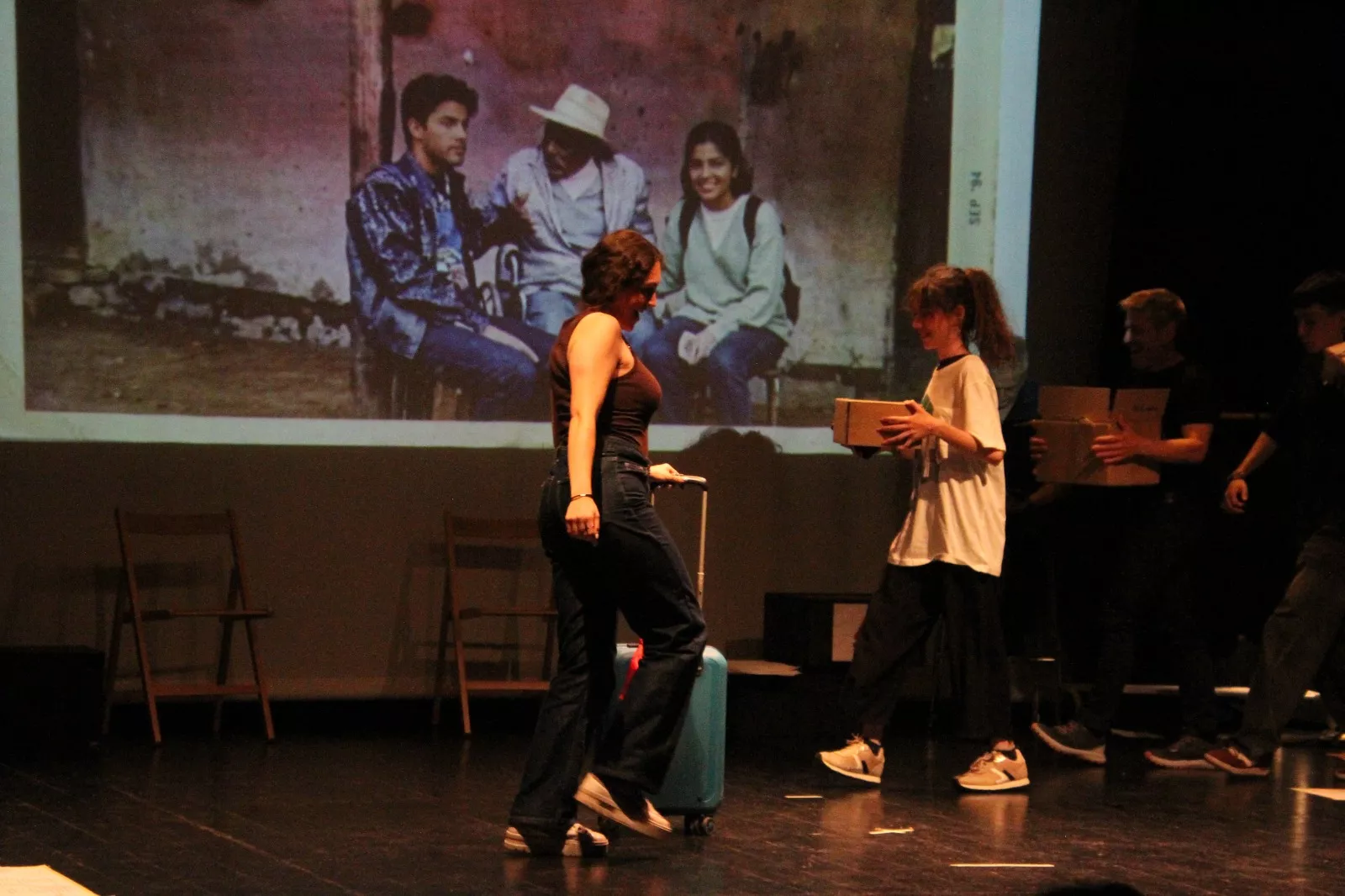Grupo "En obras" en la Muestra de Teatro Joven con la obra "Casa". Foto Carlos Neofato